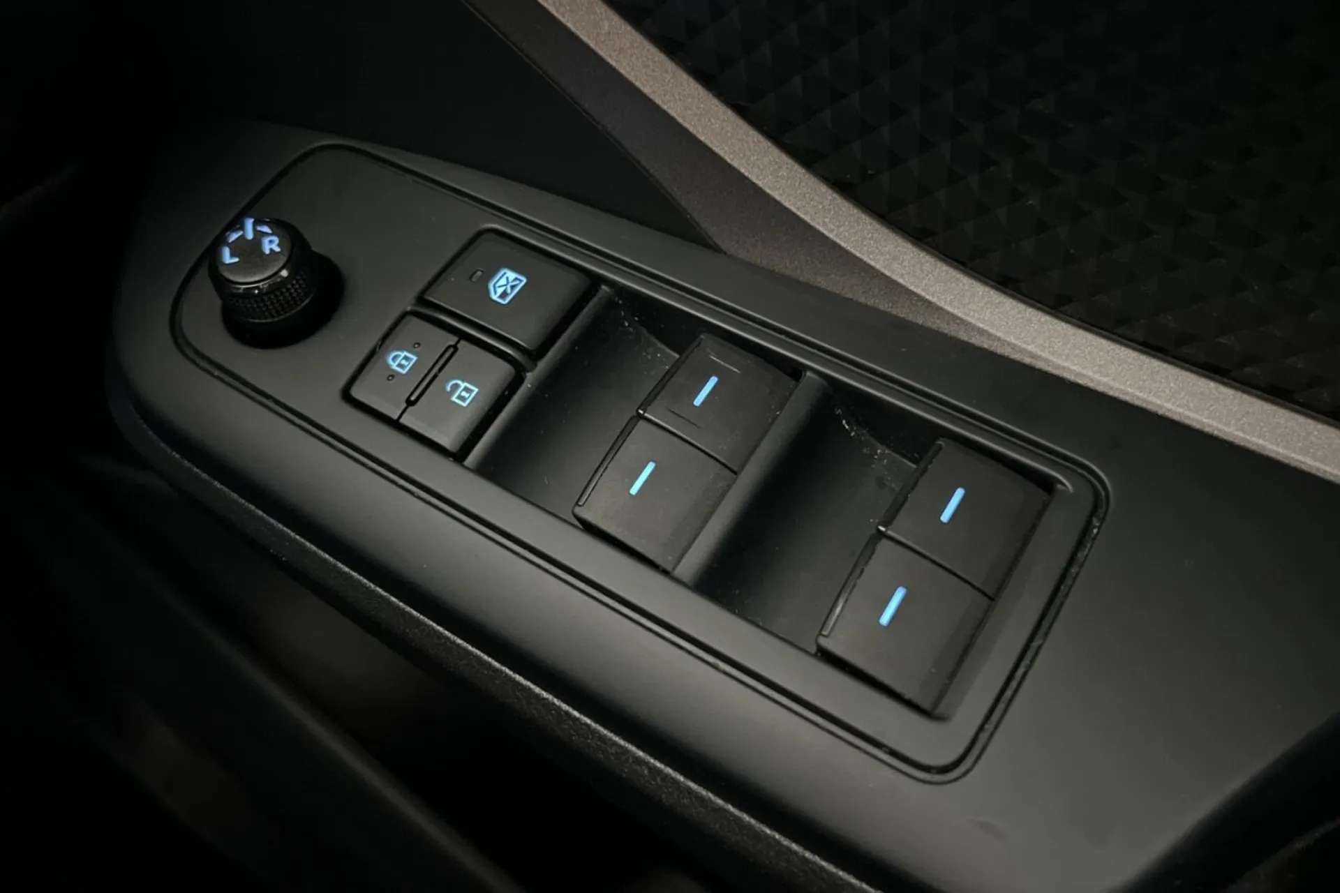 0 TOYOTA CHR 0 TOYOTA CHR