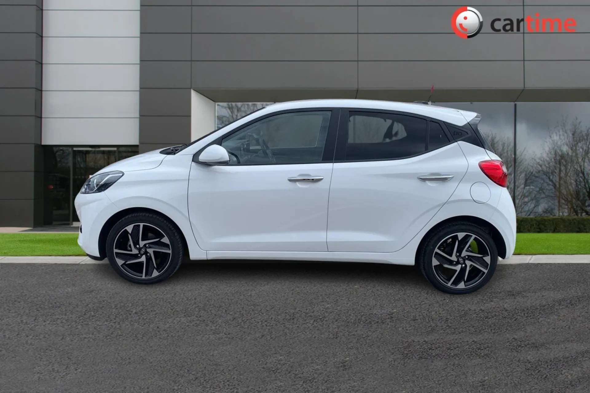 A 2023 HYUNDAI I10 1.2 MPI PREMIUM 5d 83 BHP Wireless Phone Charging, Wireless CarPlay/Android Auto, 8-Inch Touchscreen, Heated Front Seats, Cruise Control Atlas White, A 2023 HYUNDAI I10 1.2 MPI PREMIUM 5d 83 BHP Wireless Phone Charging, Wireless CarPlay/Android Auto, 8-Inch Touchscreen, Heated Front Seats, Cruise Control Atlas White,