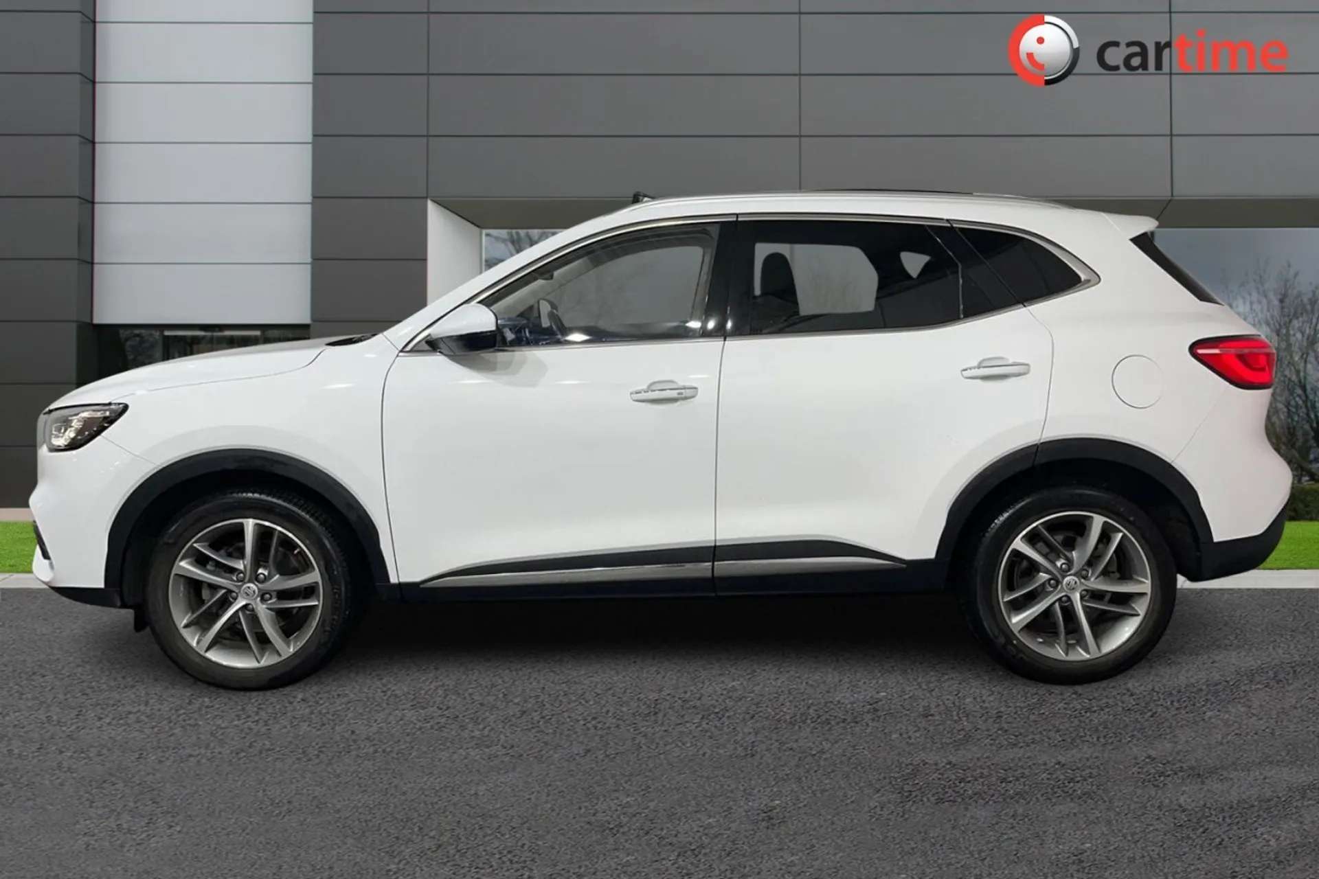 A 2022 MG MG HS 1.5 EXCLUSIVE 5d 160 BHP Apple CarPlay - Android Auto, 10.1in Colour Touchscreen, Rear View Camera, Heated Front Seating, Keyless Entry Arcitc White, A 2022 MG MG HS 1.5 EXCLUSIVE 5d 160 BHP Apple CarPlay - Android Auto, 10.1in Colour Touchscreen, Rear View Camera, Heated Front Seating, Keyless Entry Arcitc White,