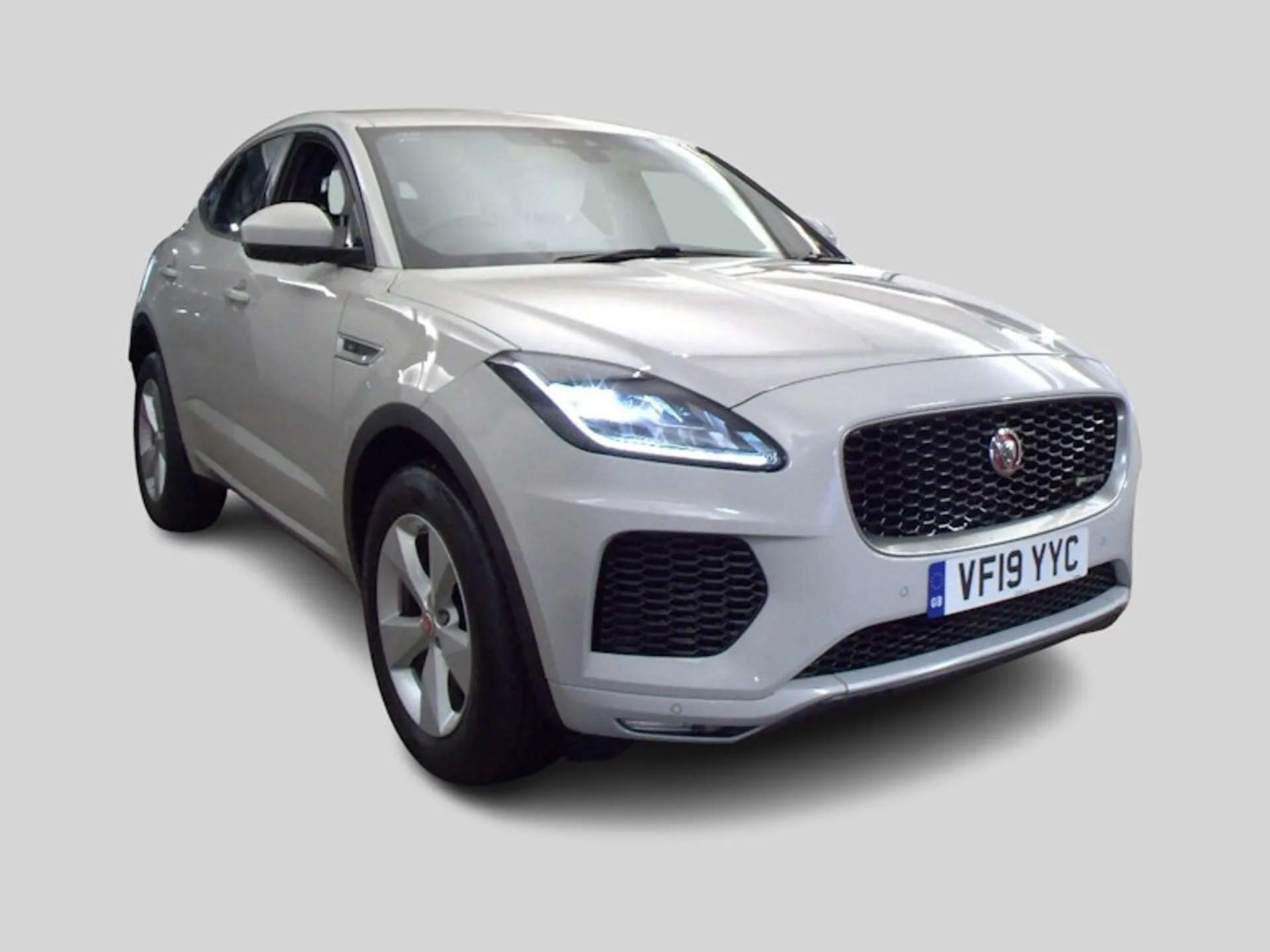 A 2019 JAGUAR E-PACE 2.0 R-DYNAMIC S 5d 148 BHP 10in Touch Sat Nav / Media Display, Apple CarPlay / Android Auto, Reverse Camera / Park Sensors, Black Leather Seats, DAB / A 2019 JAGUAR E-PACE 2.0 R-DYNAMIC S 5d 148 BHP 10in Touch Sat Nav / Media Display, Apple CarPlay / Android Auto, Reverse Camera / Park Sensors, Black Leather Seats, DAB /