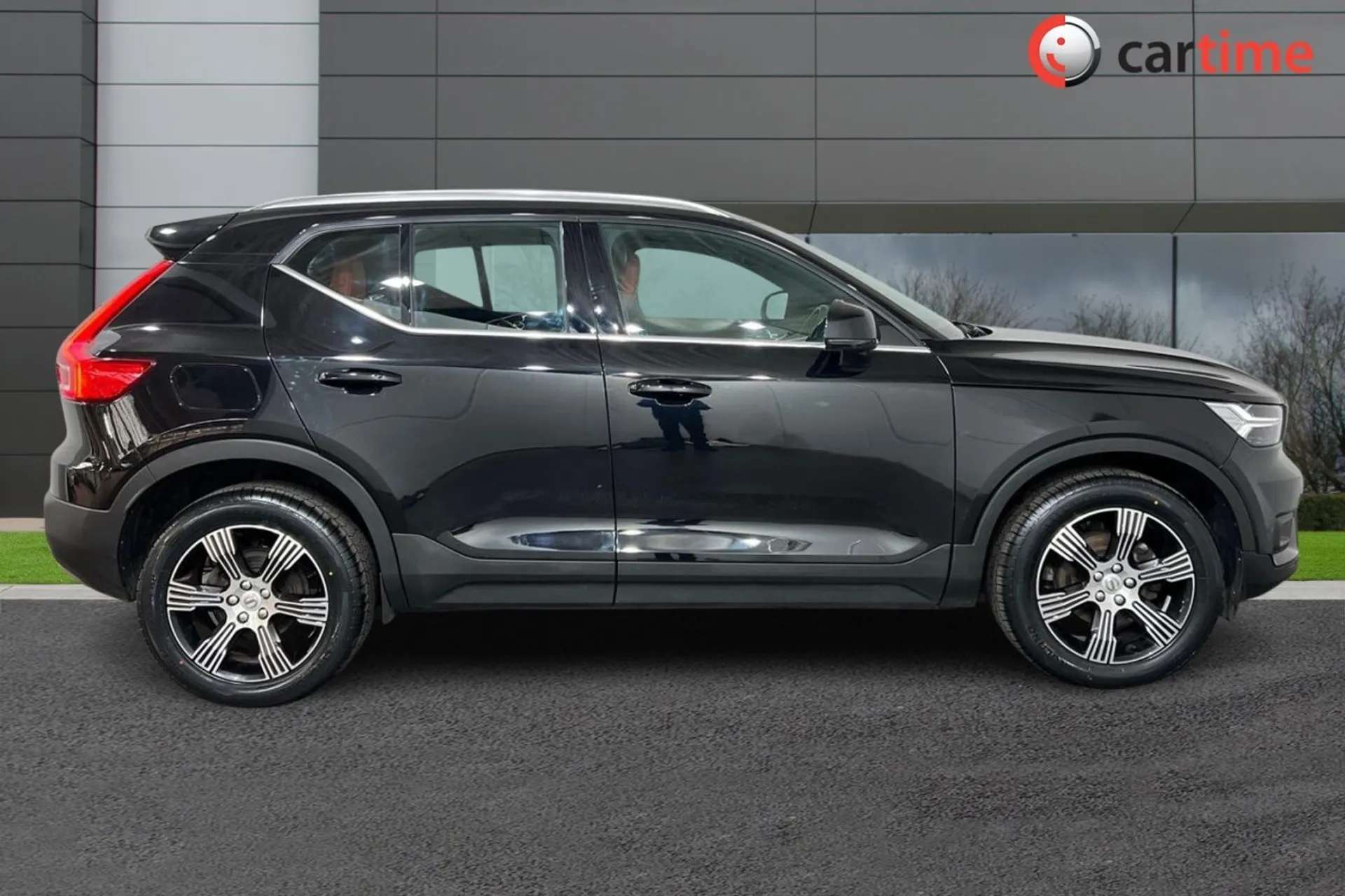 A 2020 VOLVO XC40 1.5 T3 INSCRIPTION 5d 161 BHP Touchscreen, Bluetooth, DAB, Satellite Navigation, 18In Alloy Wheels Onyx Black, 18in Alloys A 2020 VOLVO XC40 1.5 T3 INSCRIPTION 5d 161 BHP Touchscreen, Bluetooth, DAB, Satellite Navigation, 18In Alloy Wheels Onyx Black, 18in Alloys