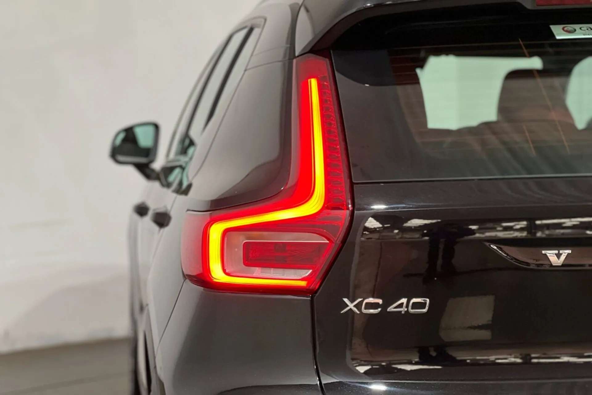2020 VOLVO XC40 2020 VOLVO XC40