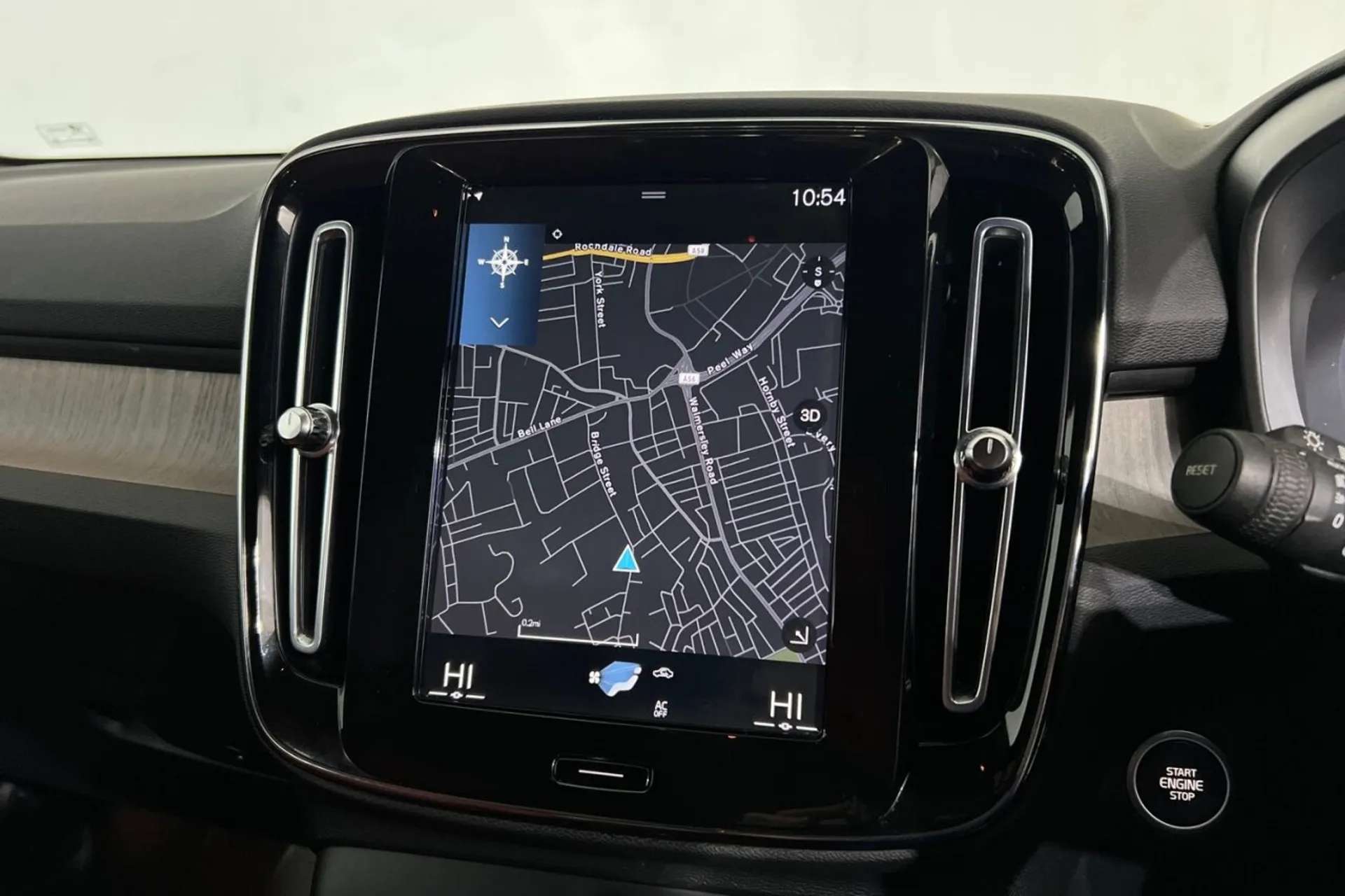 2020 VOLVO XC40 2020 VOLVO XC40