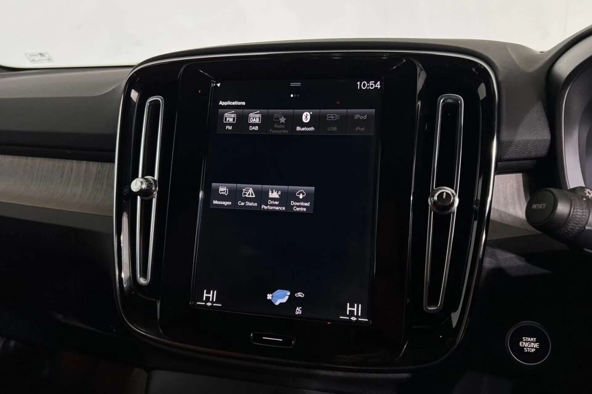 2020 VOLVO XC40 2020 VOLVO XC40