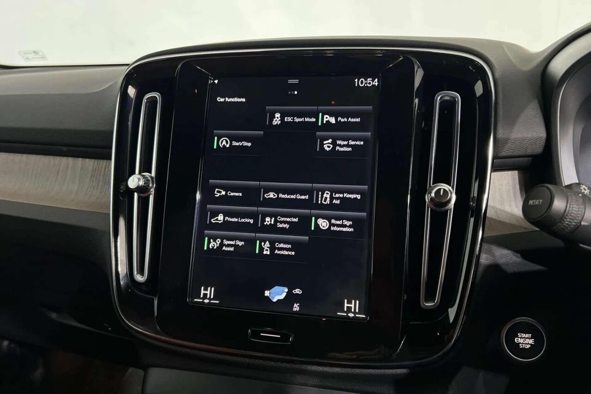 2020 VOLVO XC40 2020 VOLVO XC40