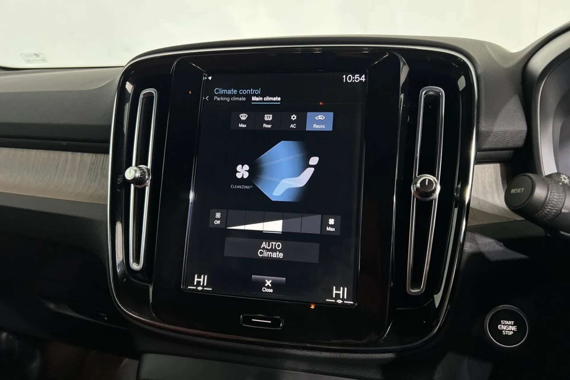 2020 VOLVO XC40 2020 VOLVO XC40