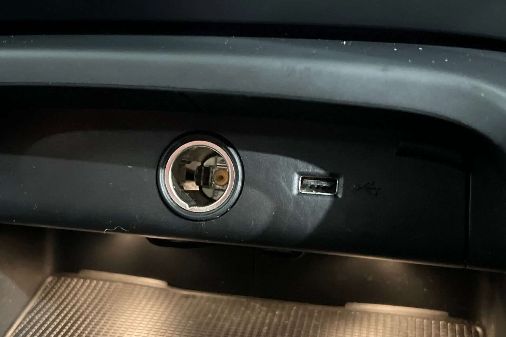 2020 VOLVO XC40 2020 VOLVO XC40