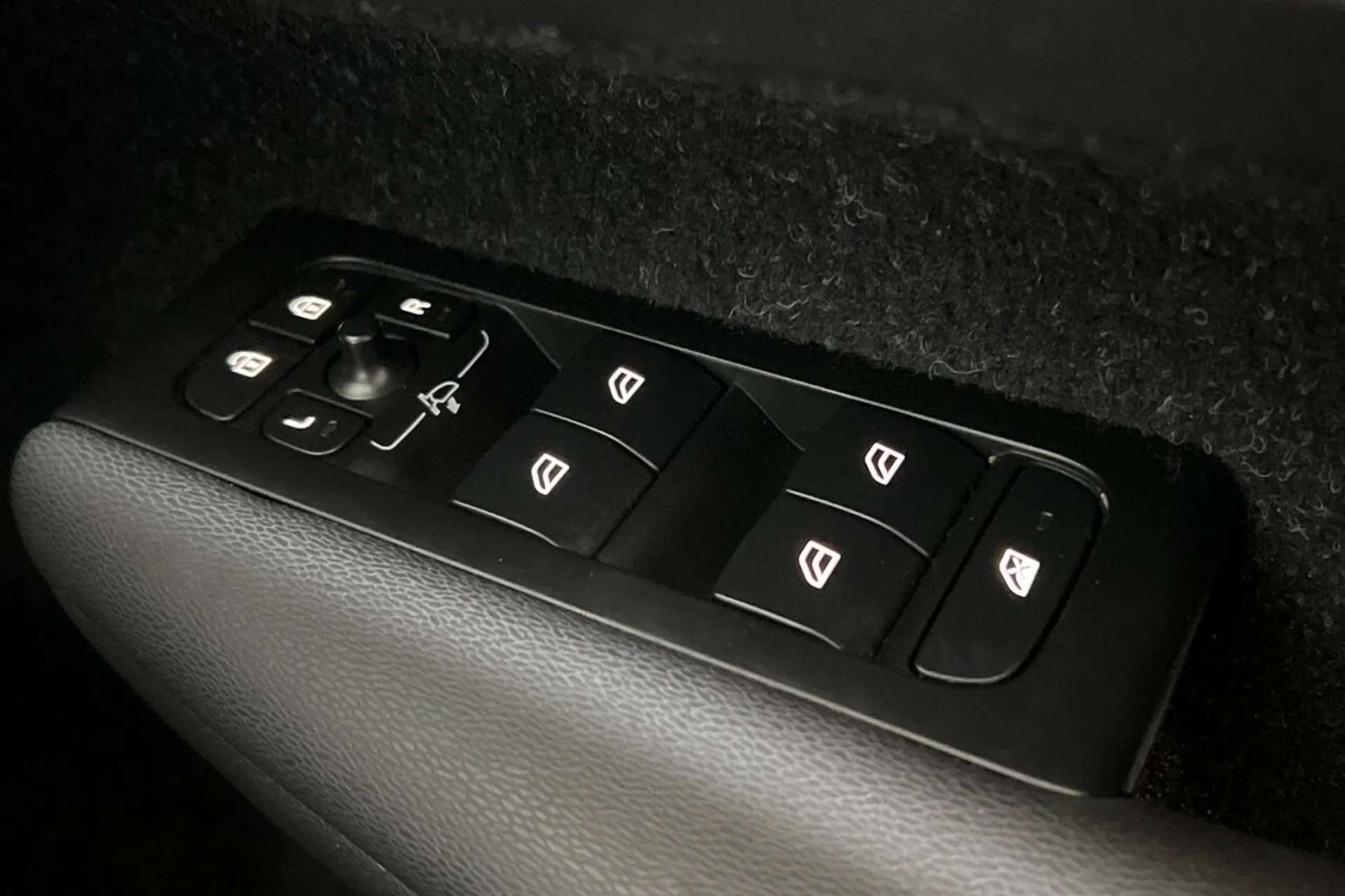 2020 VOLVO XC40 2020 VOLVO XC40