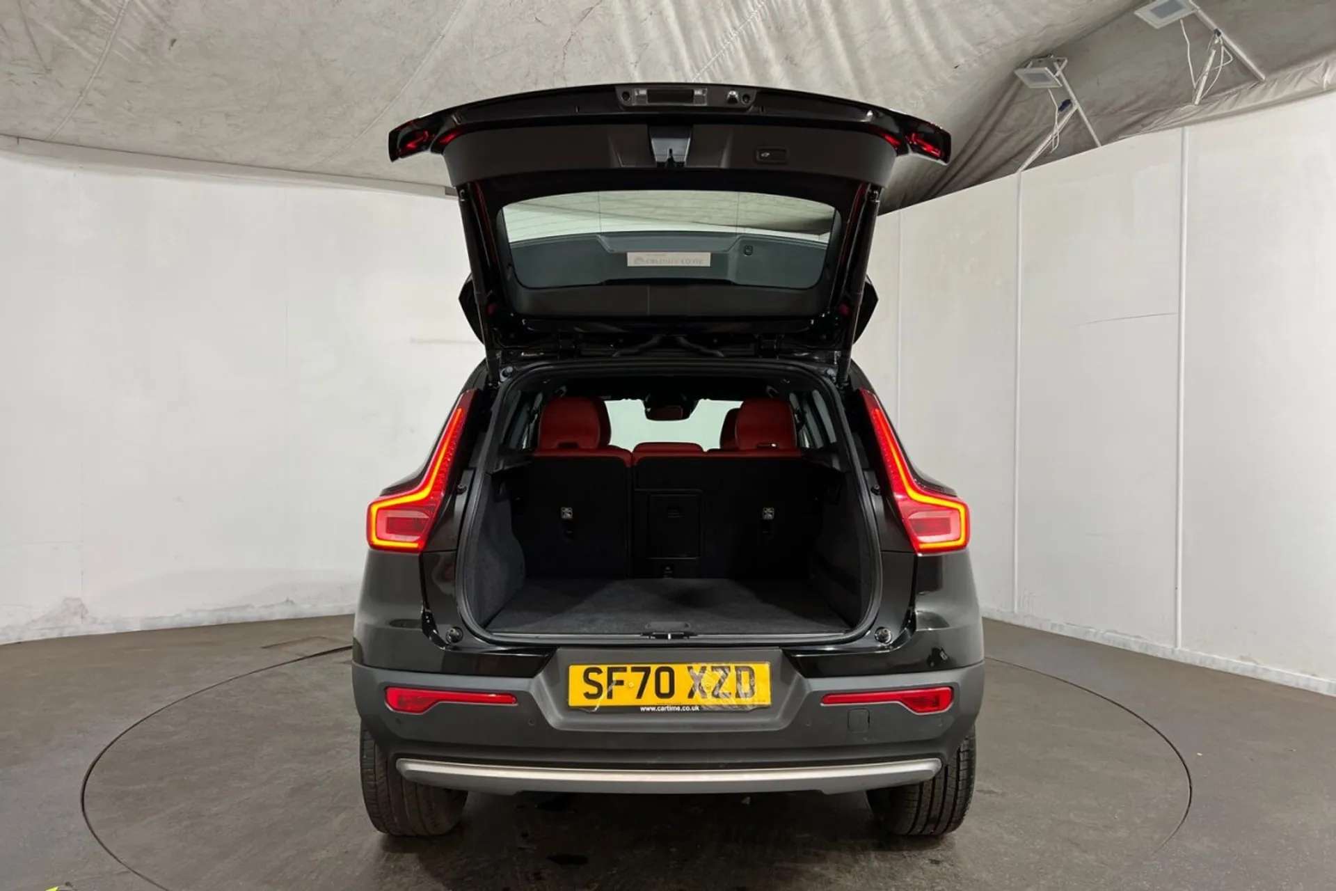 2020 VOLVO XC40 2020 VOLVO XC40