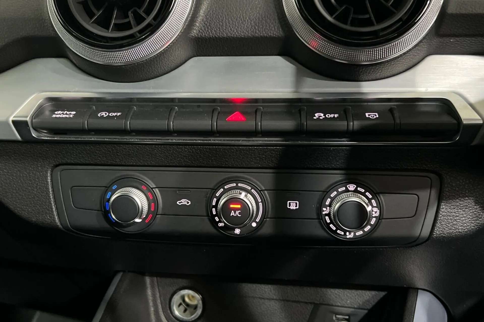 2021 AUDI Q2 2021 AUDI Q2