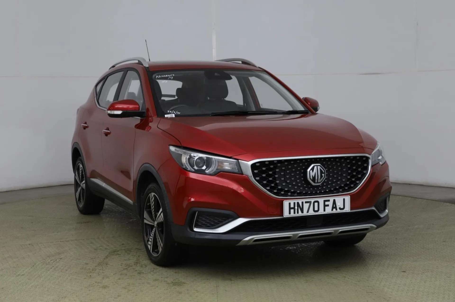 A 2020 MG MG ZS EV EXCLUSIVE 5d 141 BHP Glass Sliding Panoramic Sunroof, Apple CarPlay / Android Auto, Reverse Camera / Rear Park Sensors, Heated Leather Seats, 8in S A 2020 MG MG ZS EV EXCLUSIVE 5d 141 BHP Glass Sliding Panoramic Sunroof, Apple CarPlay / Android Auto, Reverse Camera / Rear Park Sensors, Heated Leather Seats, 8in S