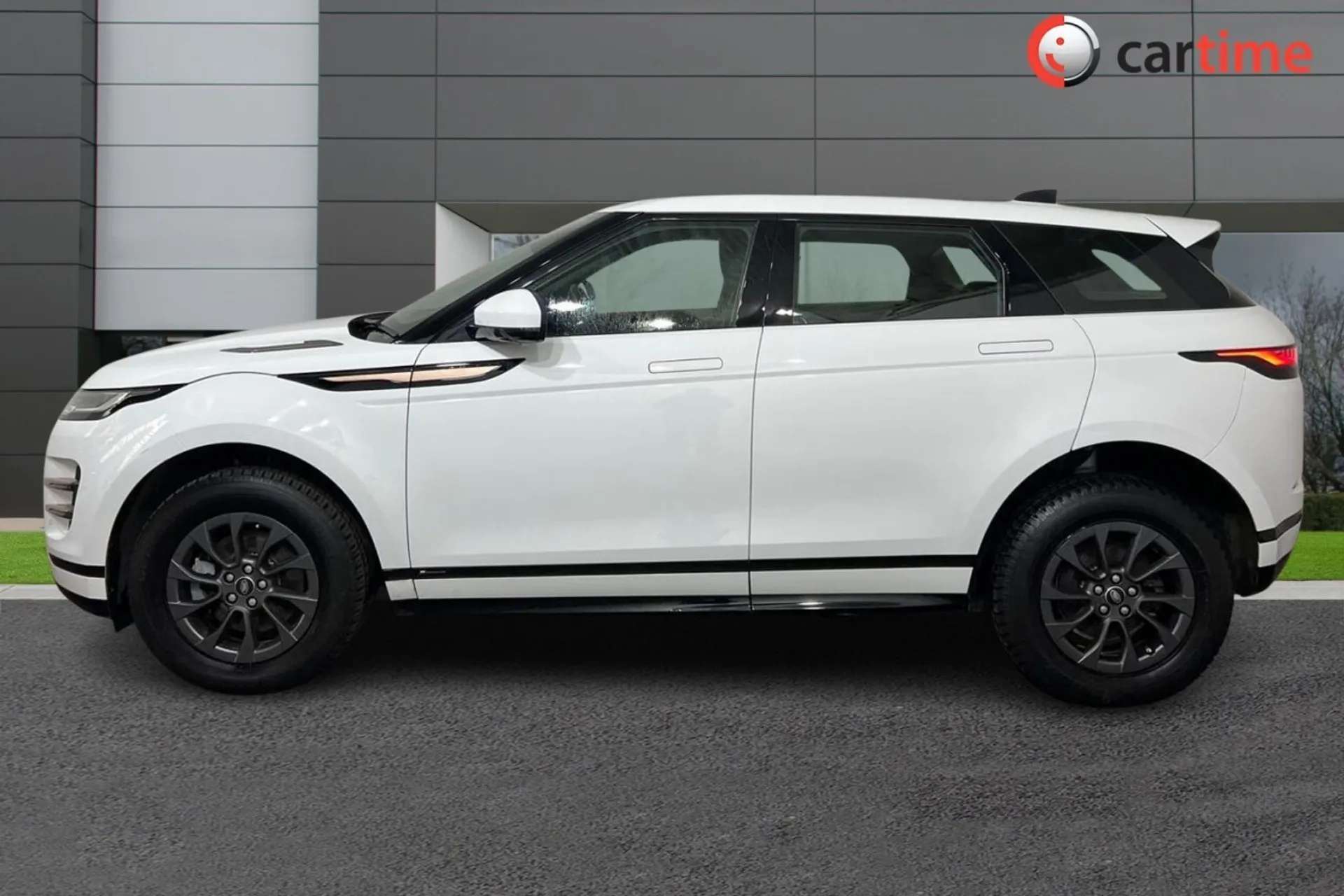 A 2019 LAND ROVER RANGE ROVER EVOQUE 2.0 R-DYNAMIC 5d 148 BHP 10in Touchscreen, 360 Degree Camera, DAB / Bluetooth / USB, 17in Alloys / Fuji White, Apple CarPlay / Android Auto, Cruise / A 2019 LAND ROVER RANGE ROVER EVOQUE 2.0 R-DYNAMIC 5d 148 BHP 10in Touchscreen, 360 Degree Camera, DAB / Bluetooth / USB, 17in Alloys / Fuji White, Apple CarPlay / Android Auto, Cruise /