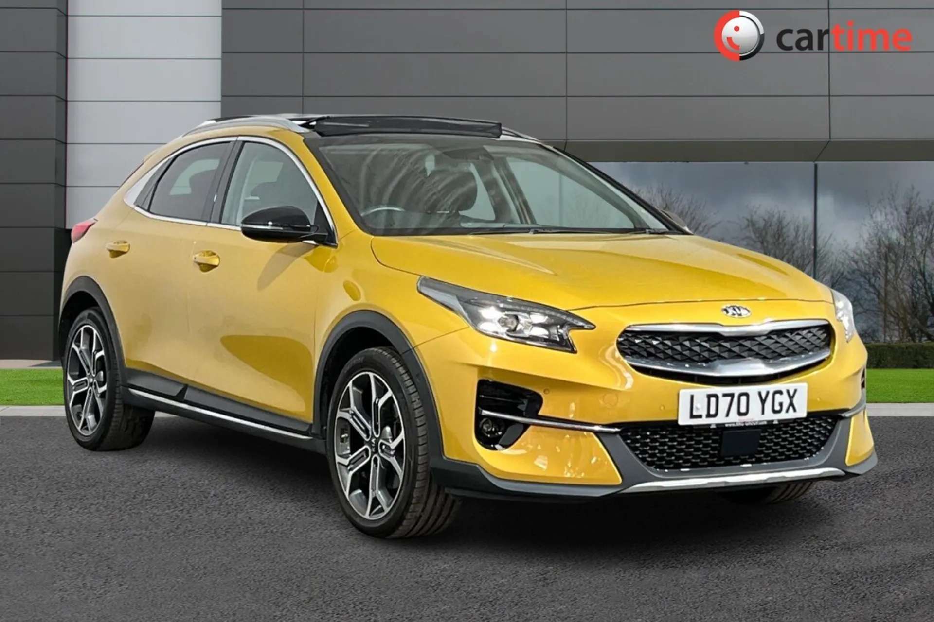 A 2020 KIA XCEED 1.6 FIRST EDITION PHEV 5d 139 BHP Heated Front/Rear Seats, Heated Steering Wheel, Blind Spot Collision Warning, Panoramic Sunroof, 10-Inch Touchscreen A 2020 KIA XCEED 1.6 FIRST EDITION PHEV 5d 139 BHP Heated Front/Rear Seats, Heated Steering Wheel, Blind Spot Collision Warning, Panoramic Sunroof, 10-Inch Touchscreen