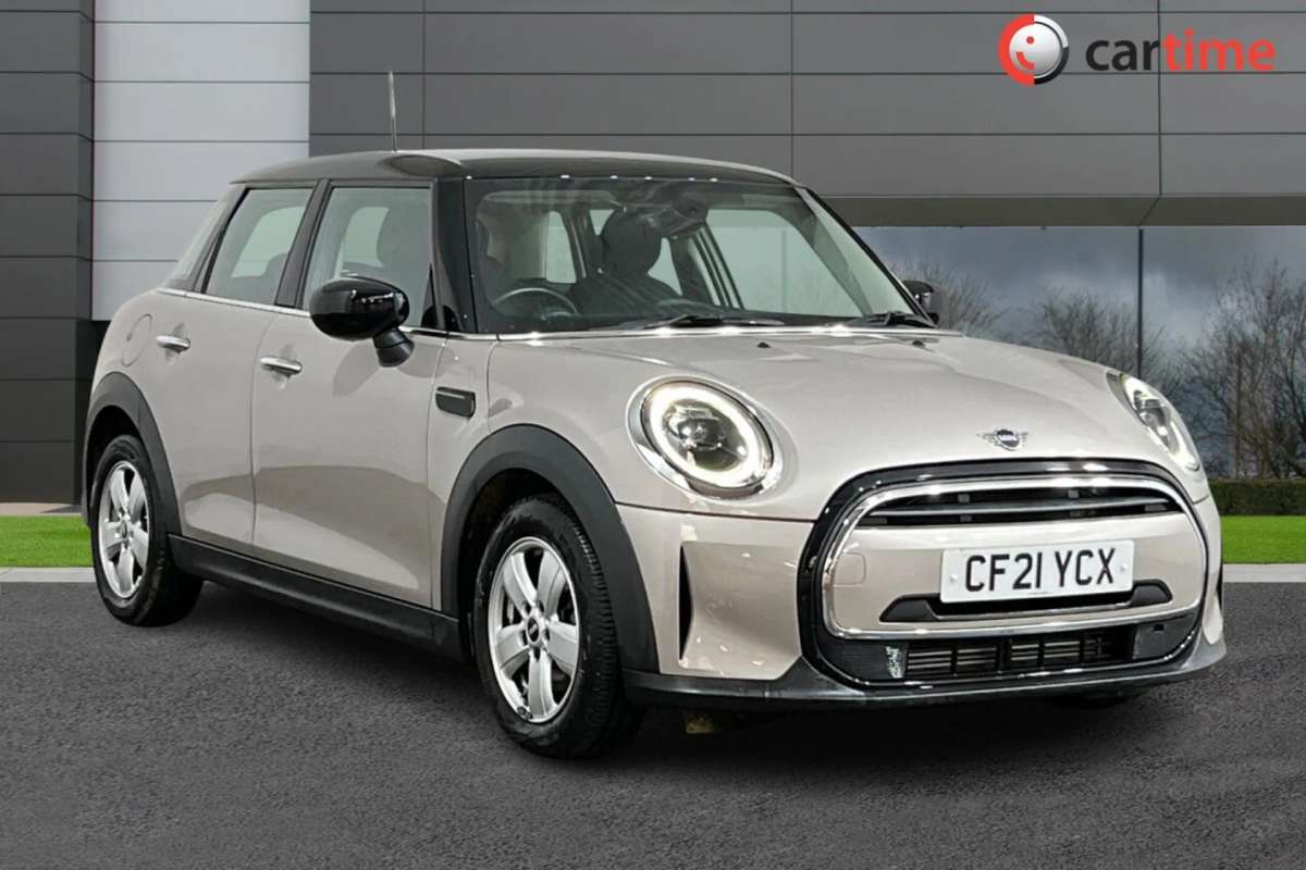 Check out this Mini Hatch Cooper 2021 Petrol Manual