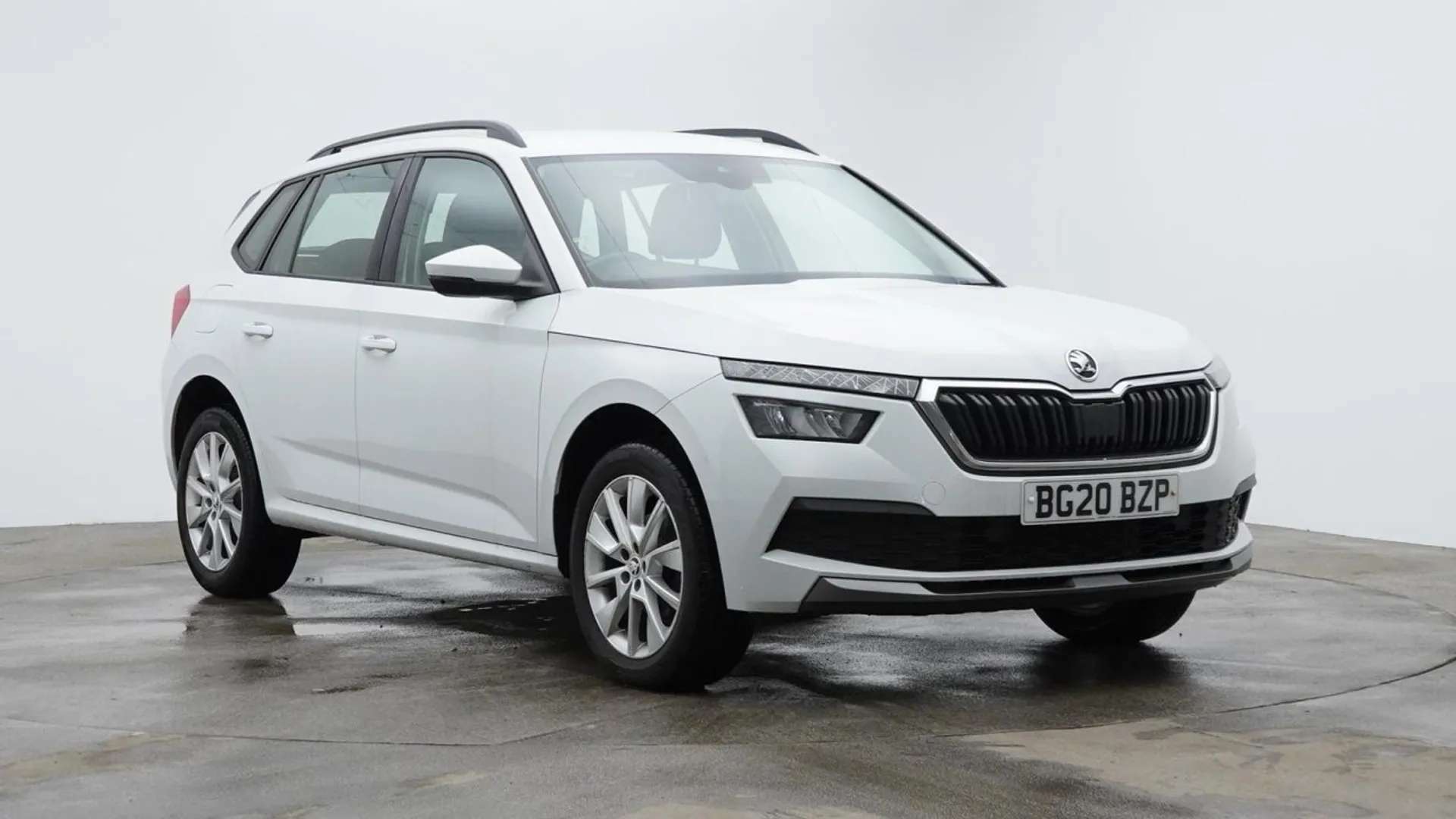 A 2020 SKODA KAMIQ 1.0 SE TSI DSG 5d 114 BHP Apple CarPlay / Android Auto, 8in Touchscreen Display, Bluetooth, Rear Parking Sensors, Cruise Control Candy White, 17-Inch A 2020 SKODA KAMIQ 1.0 SE TSI DSG 5d 114 BHP Apple CarPlay / Android Auto, 8in Touchscreen Display, Bluetooth, Rear Parking Sensors, Cruise Control Candy White, 17-Inch