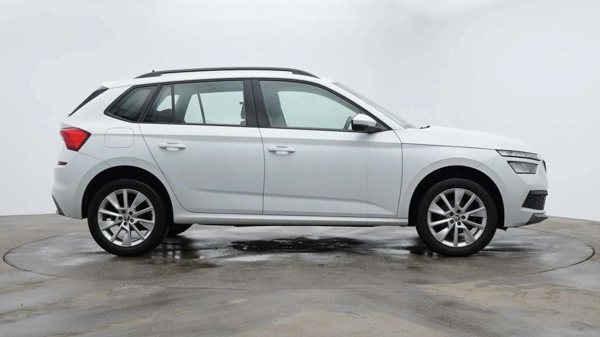 A 2020 SKODA KAMIQ 1.0 SE TSI DSG 5d 114 BHP Apple CarPlay / Android Auto, 8in Touchscreen Display, Bluetooth, Rear Parking Sensors, Cruise Control Candy White, 17-Inch A 2020 SKODA KAMIQ 1.0 SE TSI DSG 5d 114 BHP Apple CarPlay / Android Auto, 8in Touchscreen Display, Bluetooth, Rear Parking Sensors, Cruise Control Candy White, 17-Inch