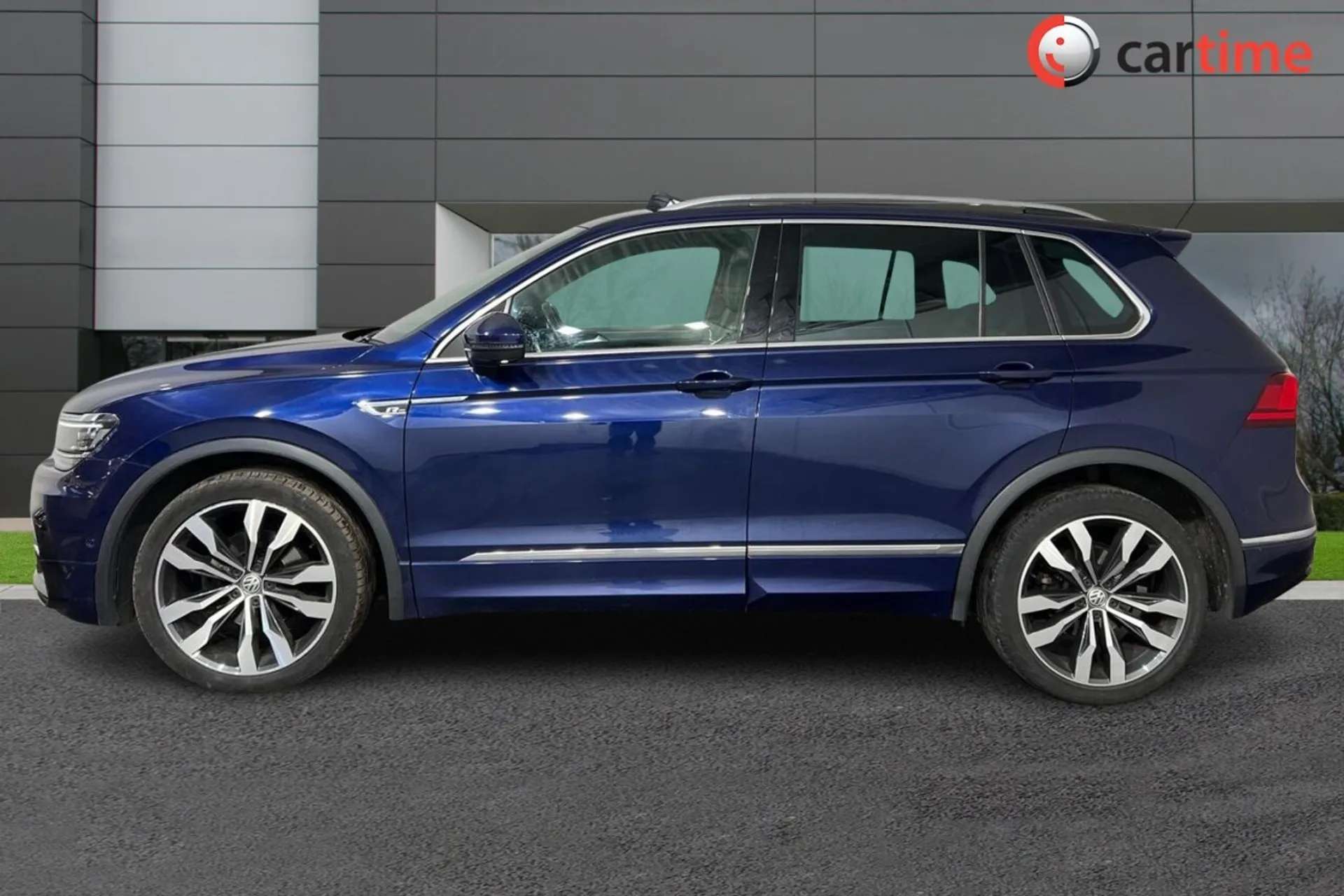 A 0 VOLKSWAGEN TIGUAN 2.0 R-LINE TDI BLUEMOTION TECHNOLOGY DSG 5d 148 BHP Glass Sliding Panoramic Sunroof, 8in Sat Nav / DAB Touchscreen, 12.3in Active Driver's Display, Fr A 0 VOLKSWAGEN TIGUAN 2.0 R-LINE TDI BLUEMOTION TECHNOLOGY DSG 5d 148 BHP Glass Sliding Panoramic Sunroof, 8in Sat Nav / DAB Touchscreen, 12.3in Active Driver's Display, Fr