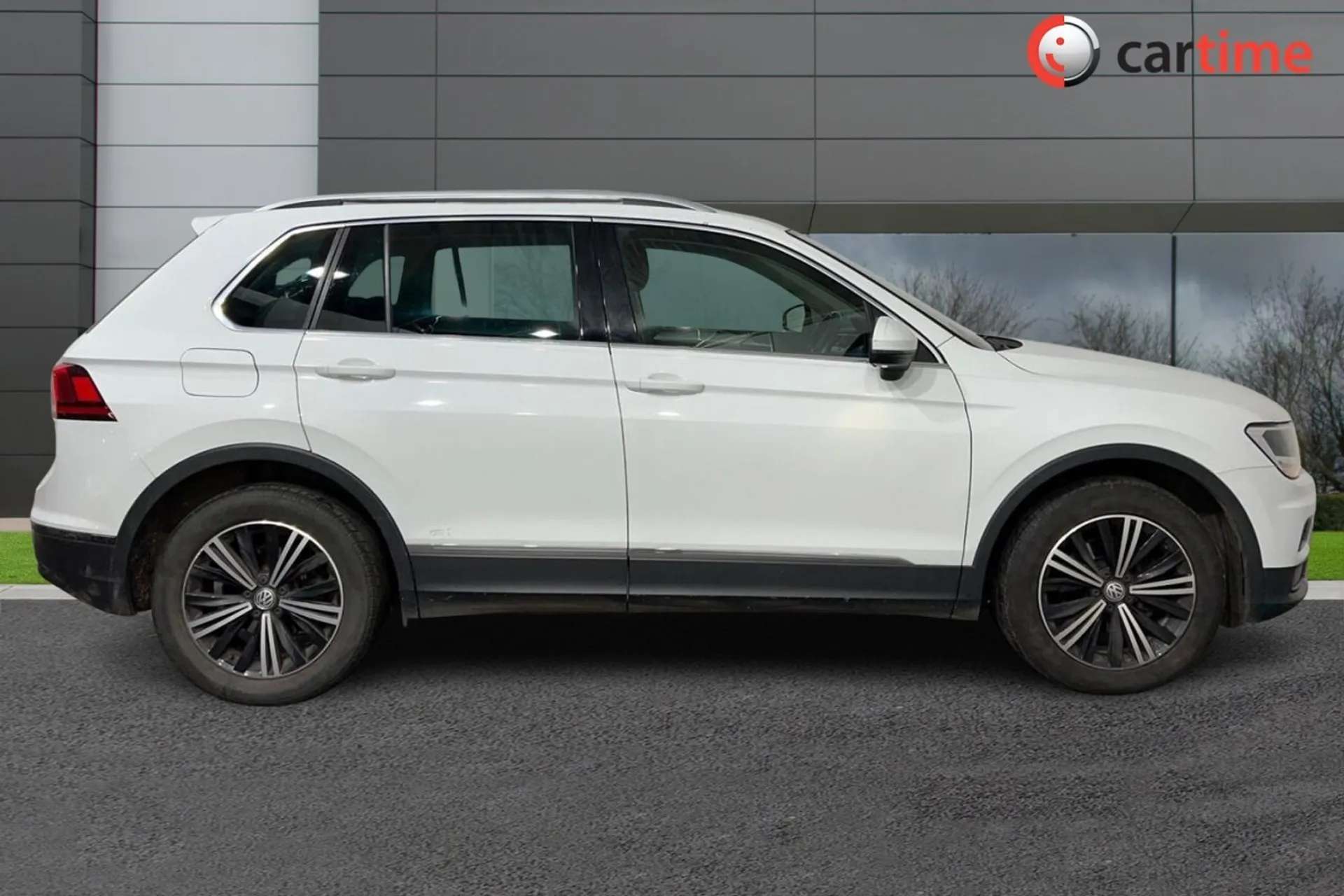 A 2018 VOLKSWAGEN TIGUAN 2.0 SE NAVIGATION TDI DSG 5d 148 BHP 8in Satellite Navigation System, Front / Rear Parking Sensors, Apple CarPlay / Android Auto, Adaptive Cruise Cont A 2018 VOLKSWAGEN TIGUAN 2.0 SE NAVIGATION TDI DSG 5d 148 BHP 8in Satellite Navigation System, Front / Rear Parking Sensors, Apple CarPlay / Android Auto, Adaptive Cruise Cont