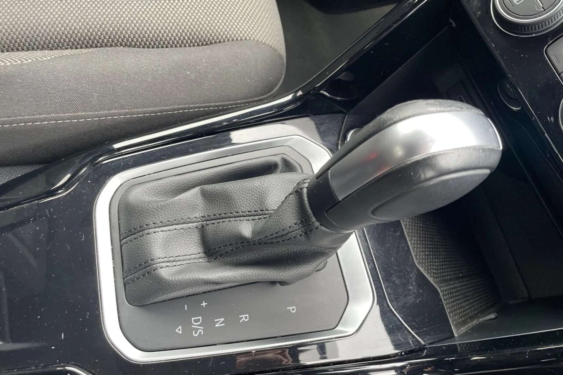 2020 VOLKSWAGEN T-ROC 2020 VOLKSWAGEN T-ROC