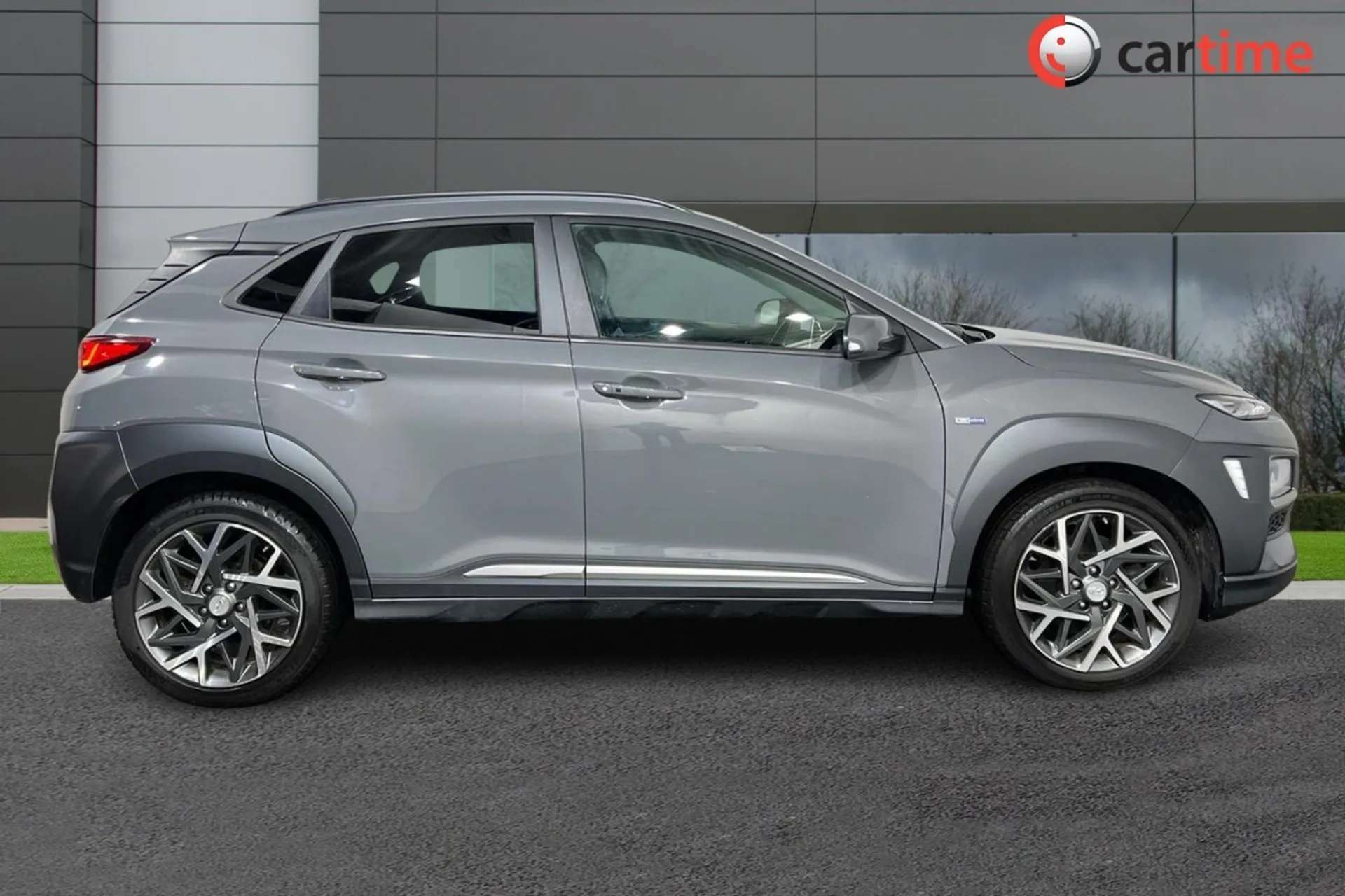 A 2020 HYUNDAI KONA 1.6 GDI PREMIUM SE 5d 140 BHP 8in Sat Nav, Reverse Camera / Sensors, Apple CarPlay / Android Auto, DAB / Bluetooth, Leather 18in Alloys, Galactic Grey A 2020 HYUNDAI KONA 1.6 GDI PREMIUM SE 5d 140 BHP 8in Sat Nav, Reverse Camera / Sensors, Apple CarPlay / Android Auto, DAB / Bluetooth, Leather 18in Alloys, Galactic Grey