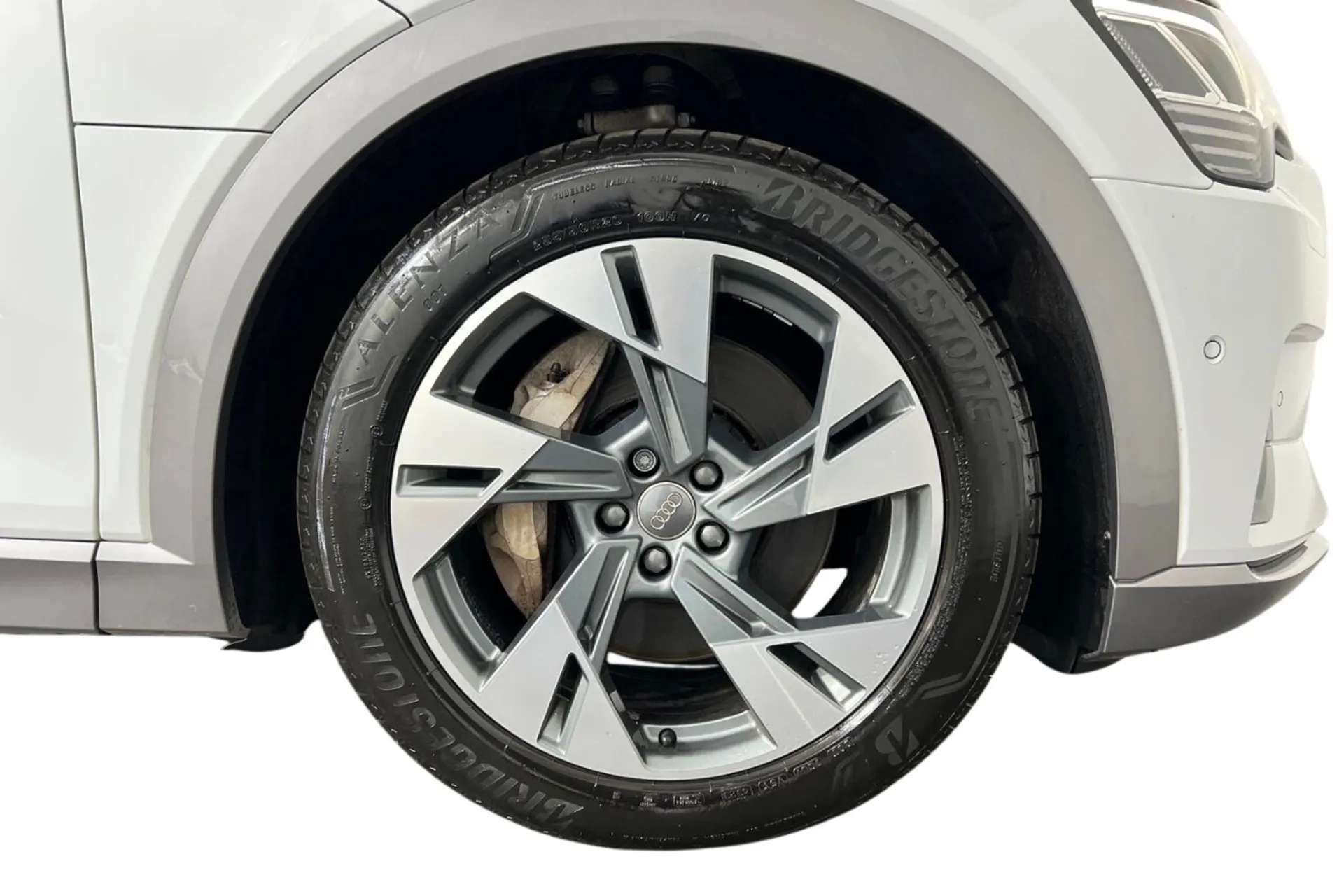 0 AUDI E-TRON 0 AUDI E-TRON