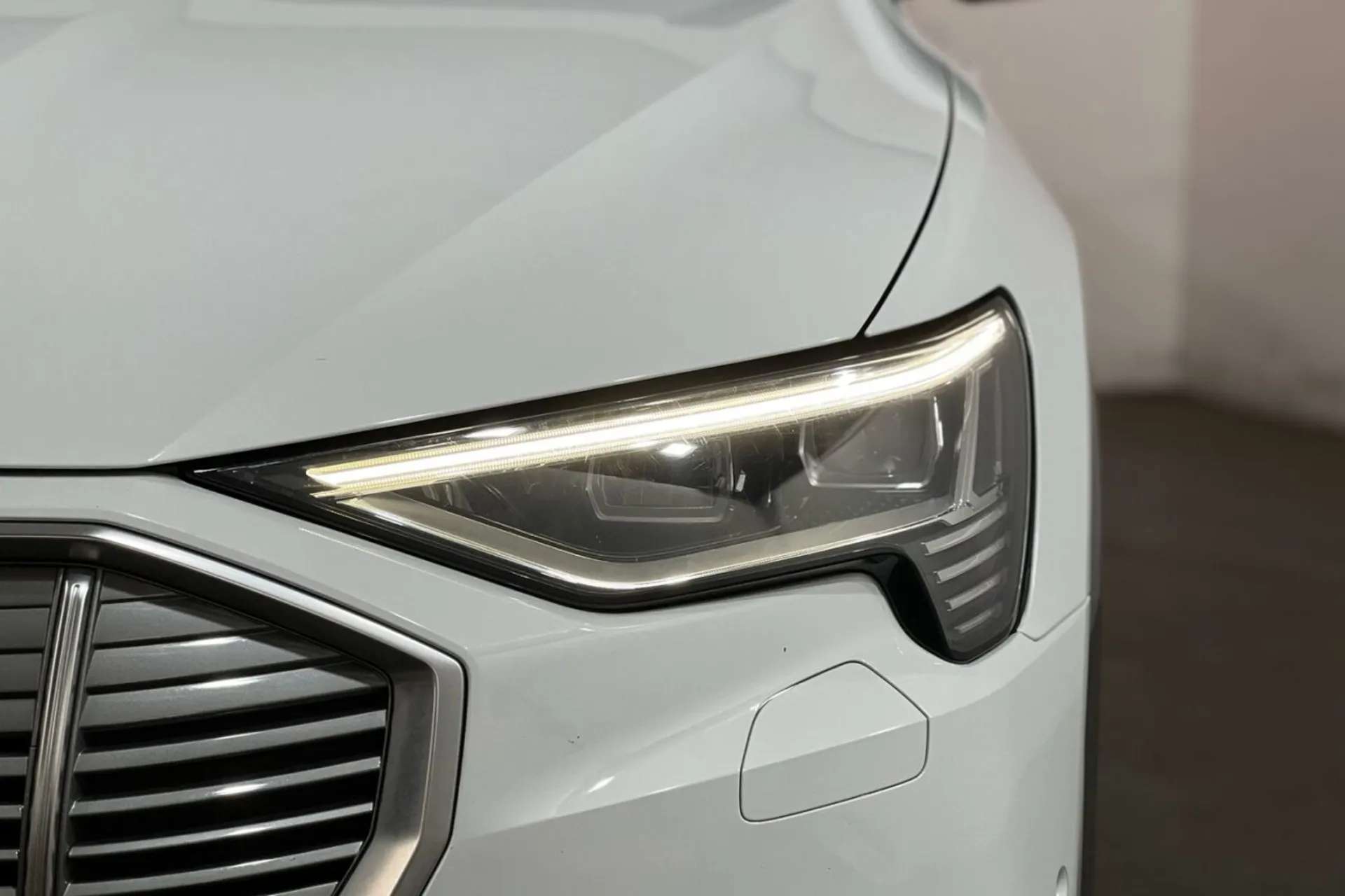 0 AUDI E-TRON 0 AUDI E-TRON