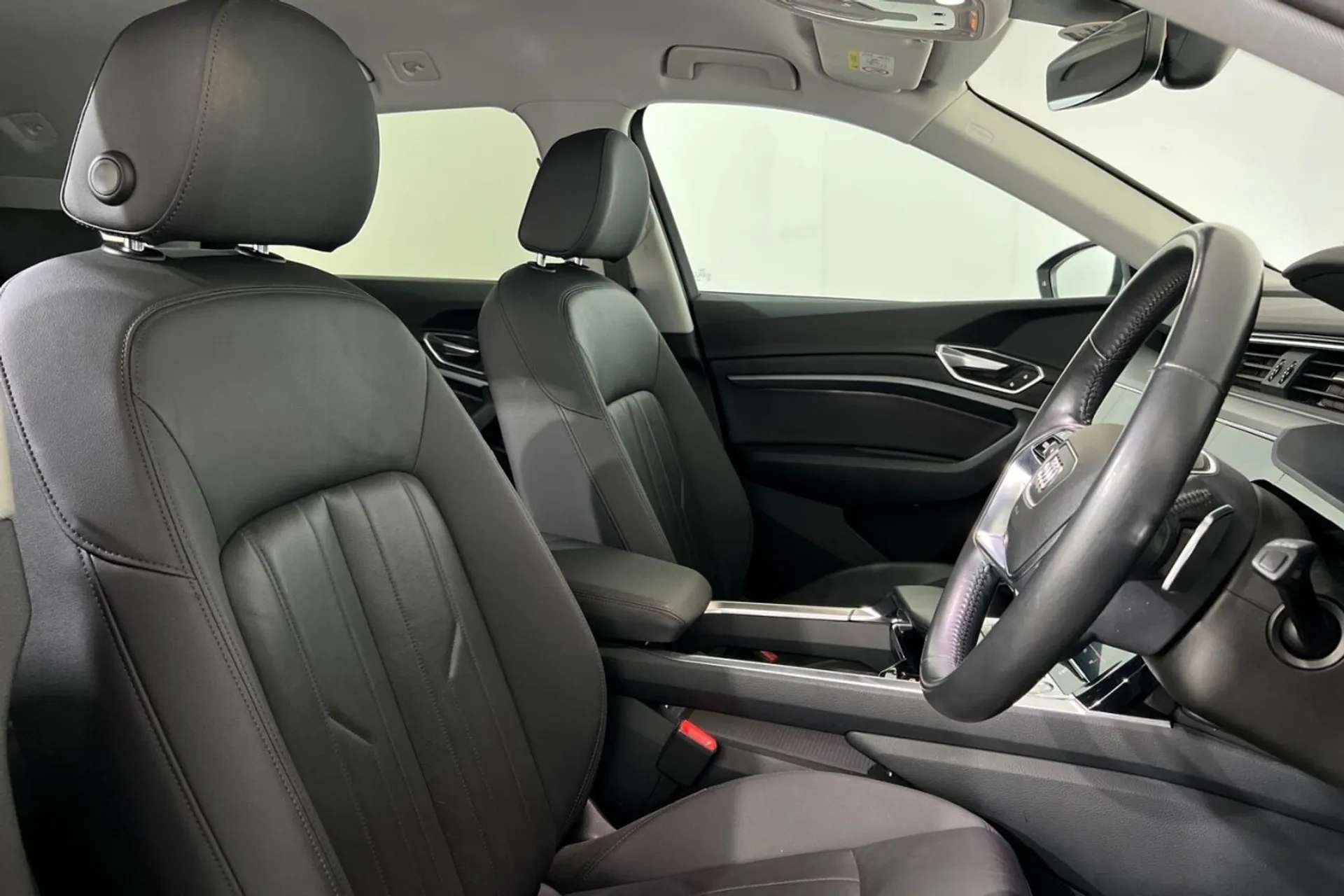 0 AUDI E-TRON 0 AUDI E-TRON