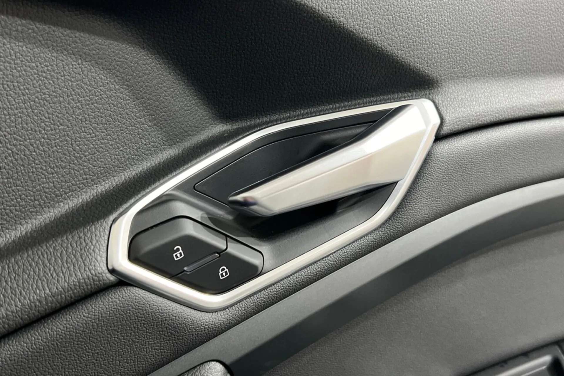 0 AUDI E-TRON 0 AUDI E-TRON