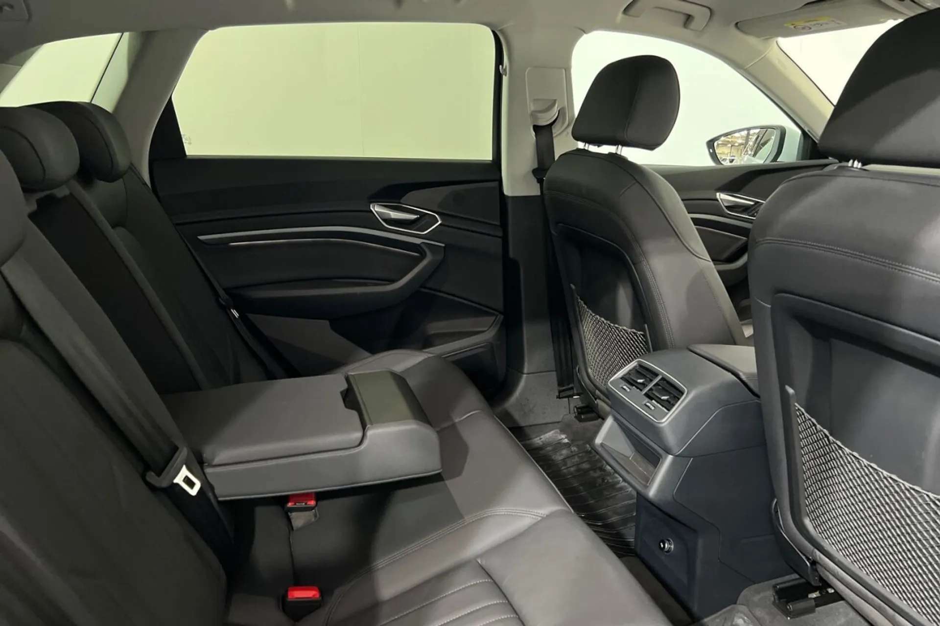 0 AUDI E-TRON 0 AUDI E-TRON