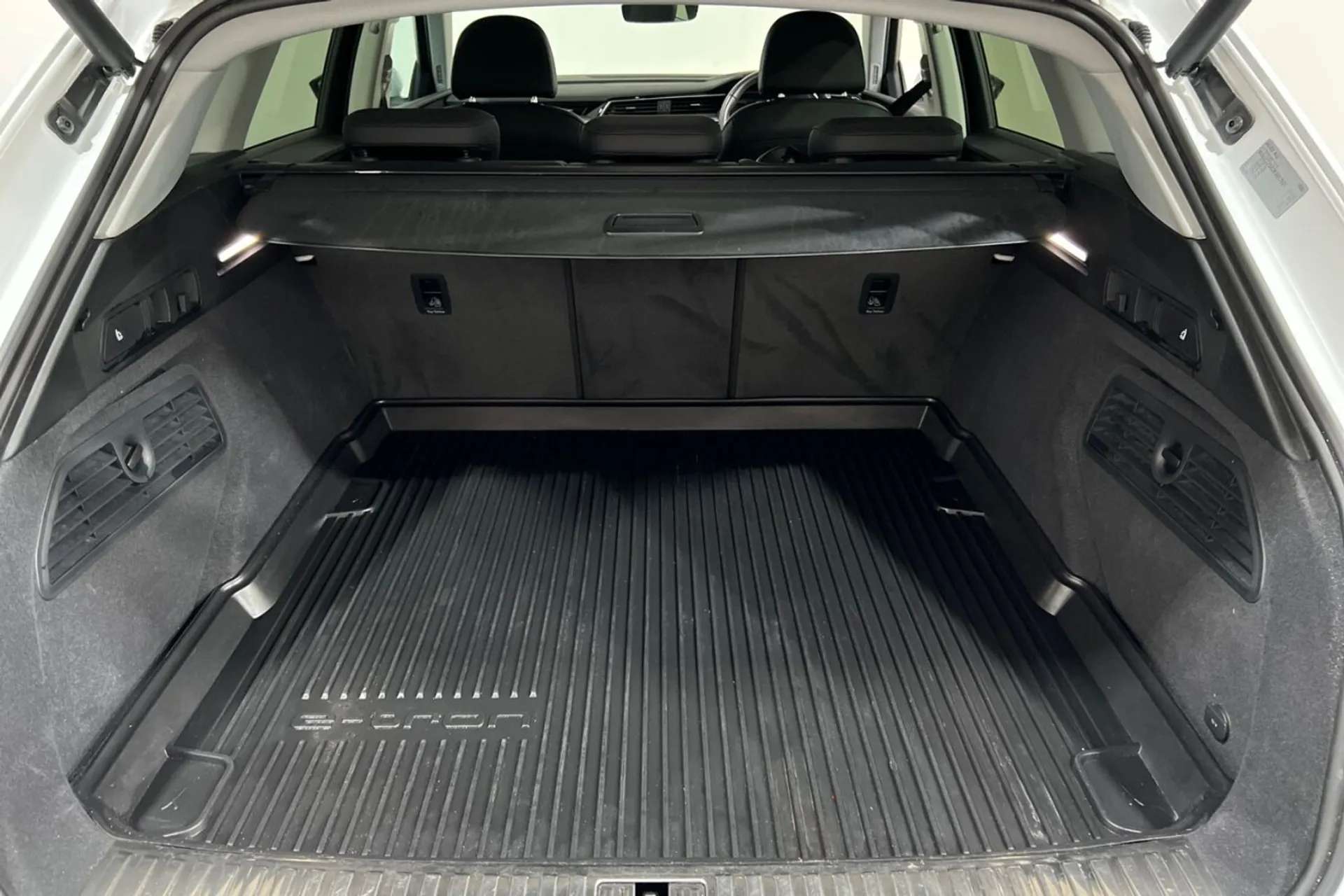 0 AUDI E-TRON 0 AUDI E-TRON