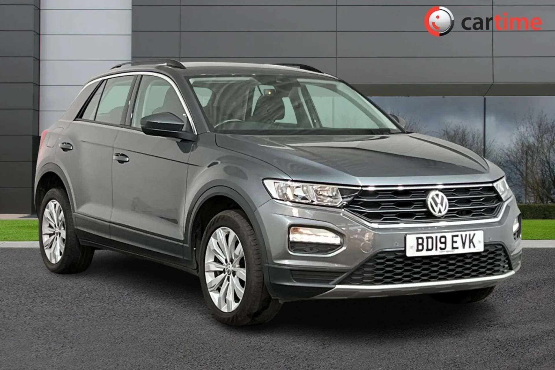 A 2019 VOLKSWAGEN T-ROC 1.6 SE TDI 5d 114 BHP 8In Touchscreen, Android Auto/Apple CarPlay, Front / Rear Park Sensors, DAB - Digital Radio, Bluetooth Urano Grey, 17-Inch Alloy A 2019 VOLKSWAGEN T-ROC 1.6 SE TDI 5d 114 BHP 8In Touchscreen, Android Auto/Apple CarPlay, Front / Rear Park Sensors, DAB - Digital Radio, Bluetooth Urano Grey, 17-Inch Alloy