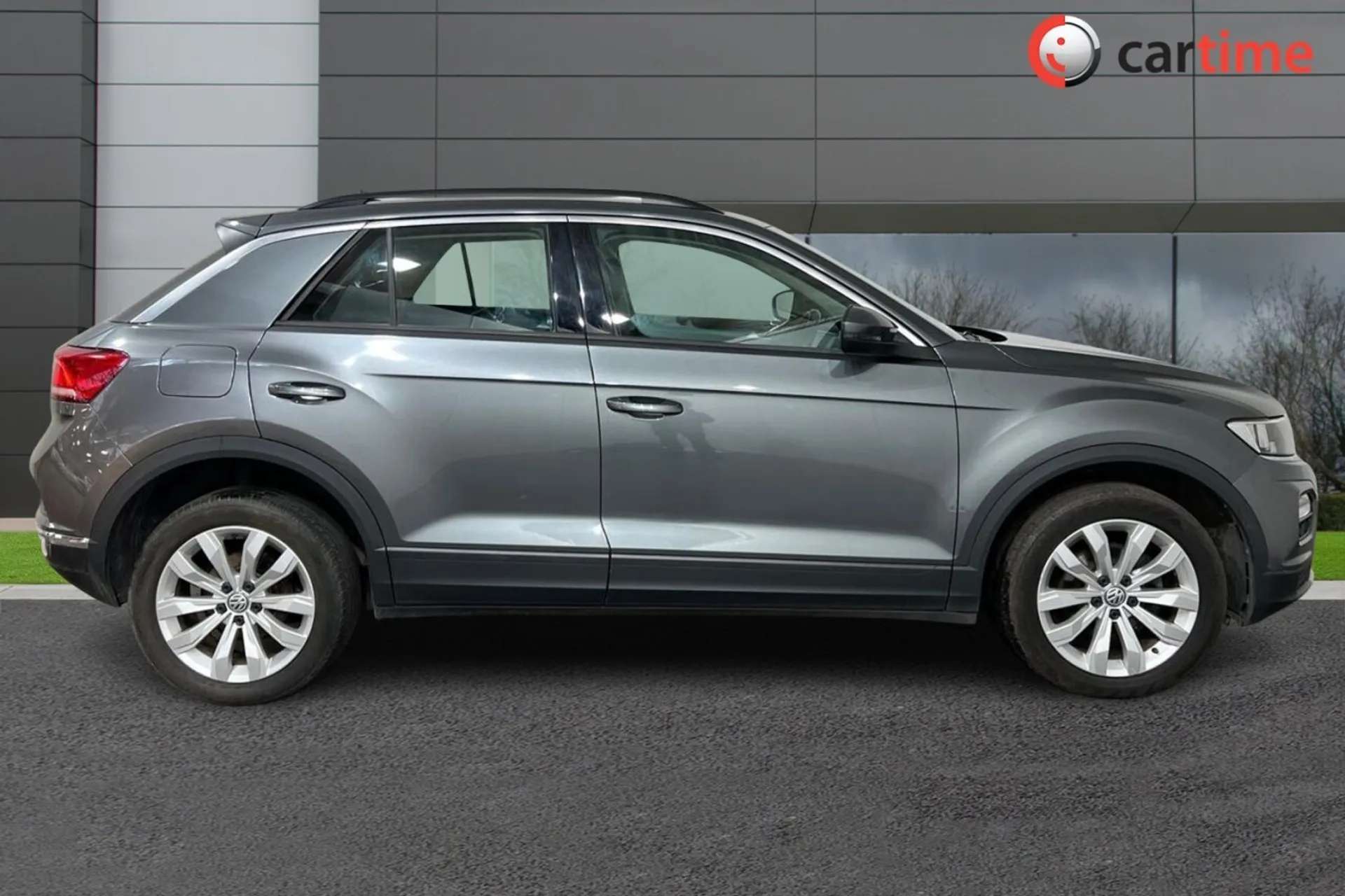 A 2019 VOLKSWAGEN T-ROC 1.6 SE TDI 5d 114 BHP 8In Touchscreen, Android Auto/Apple CarPlay, Front / Rear Park Sensors, DAB - Digital Radio, Bluetooth Urano Grey, 17-Inch Alloy A 2019 VOLKSWAGEN T-ROC 1.6 SE TDI 5d 114 BHP 8In Touchscreen, Android Auto/Apple CarPlay, Front / Rear Park Sensors, DAB - Digital Radio, Bluetooth Urano Grey, 17-Inch Alloy
