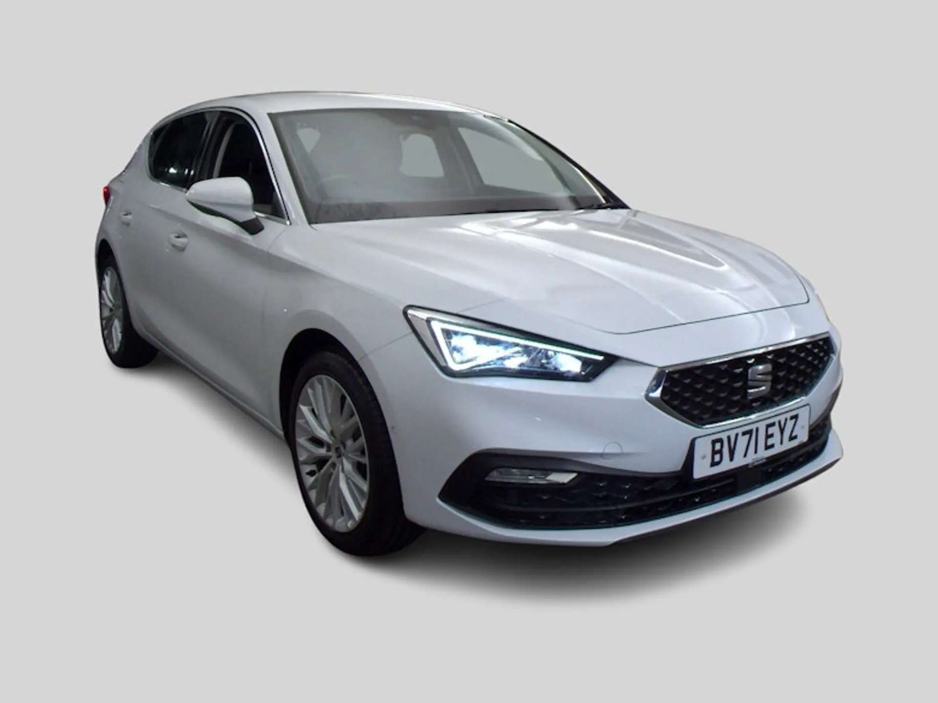 A 2021 SEAT LEON 1.4 XCELLENCE DSG 5d 202 BHP Heated Seats / Steering Wheel, Rear View Camera, Digital Cockpit, Apple CarPlay / Android Auto, Cruise Control Nevada Whi A 2021 SEAT LEON 1.4 XCELLENCE DSG 5d 202 BHP Heated Seats / Steering Wheel, Rear View Camera, Digital Cockpit, Apple CarPlay / Android Auto, Cruise Control Nevada Whi