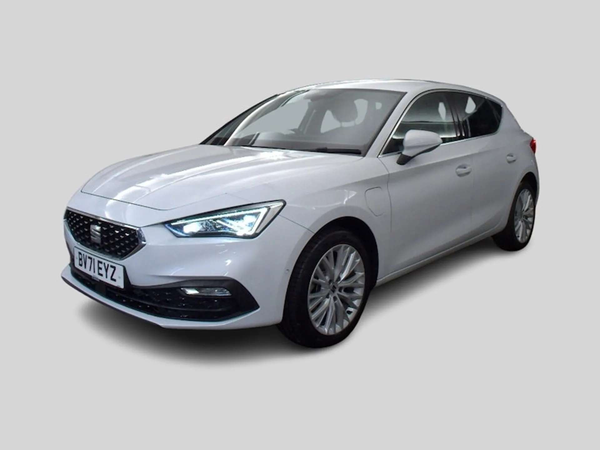 A 2021 SEAT LEON 1.4 XCELLENCE DSG 5d 202 BHP Heated Seats / Steering Wheel, Rear View Camera, Digital Cockpit, Apple CarPlay / Android Auto, Cruise Control Nevada Whi A 2021 SEAT LEON 1.4 XCELLENCE DSG 5d 202 BHP Heated Seats / Steering Wheel, Rear View Camera, Digital Cockpit, Apple CarPlay / Android Auto, Cruise Control Nevada Whi