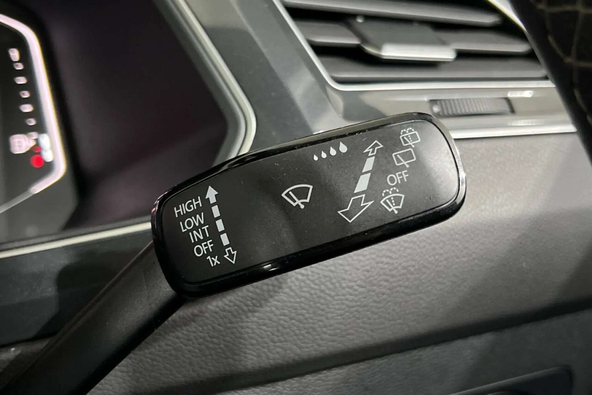 2020 VOLKSWAGEN TIGUAN 2020 VOLKSWAGEN TIGUAN