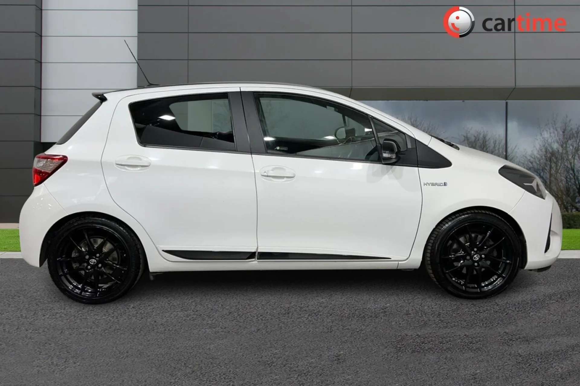 A 2020 TOYOTA YARIS 1.5 VVT-I GR-SPORT 5d 100 BHP 7in Touchscreen, Reversing Camera, Sports Seats, DAB Digital Radio, Bluetooth Pure White, 17-Inch Alloy Wheels A 2020 TOYOTA YARIS 1.5 VVT-I GR-SPORT 5d 100 BHP 7in Touchscreen, Reversing Camera, Sports Seats, DAB Digital Radio, Bluetooth Pure White, 17-Inch Alloy Wheels