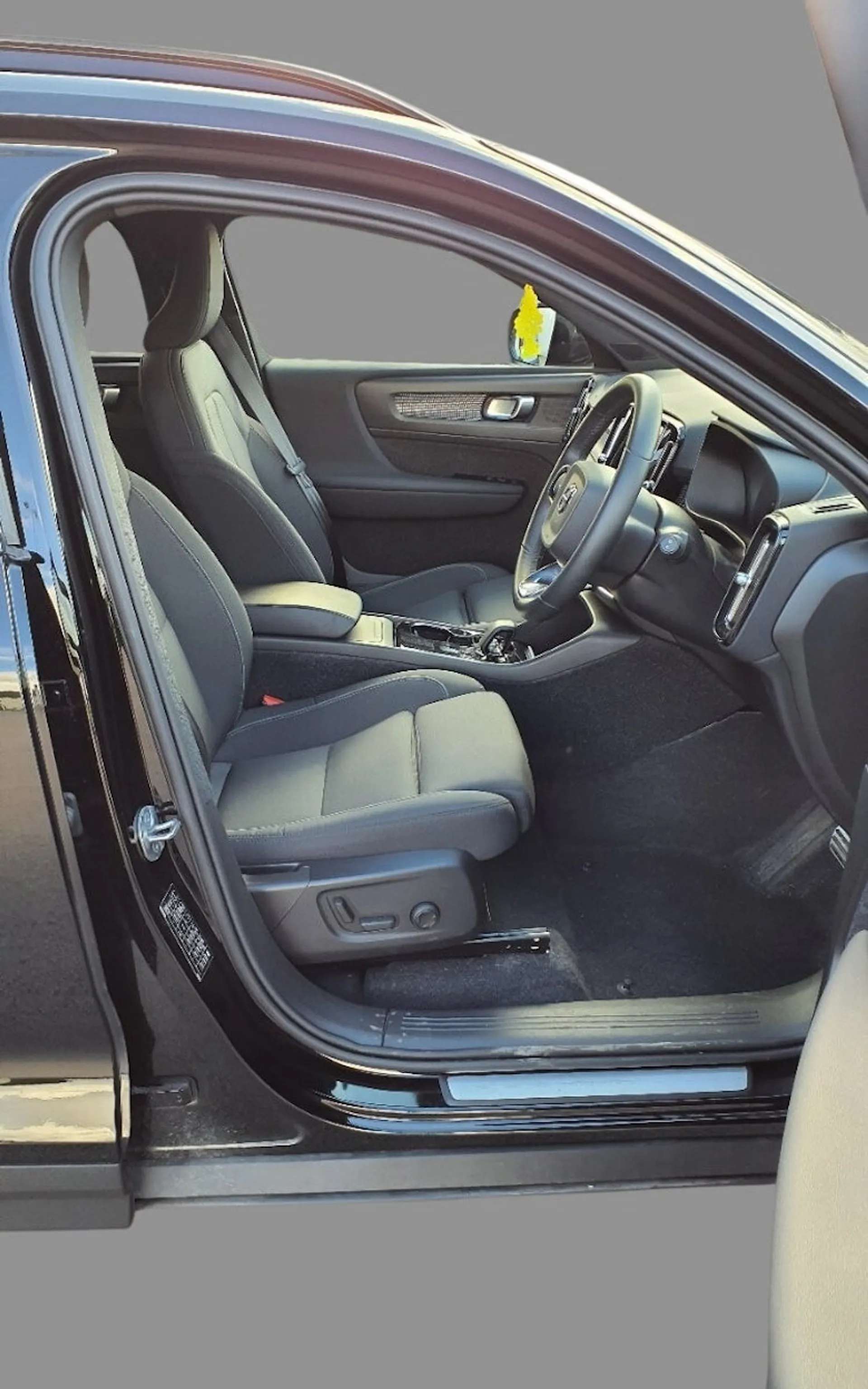 2022 VOLVO XC40 2022 VOLVO XC40