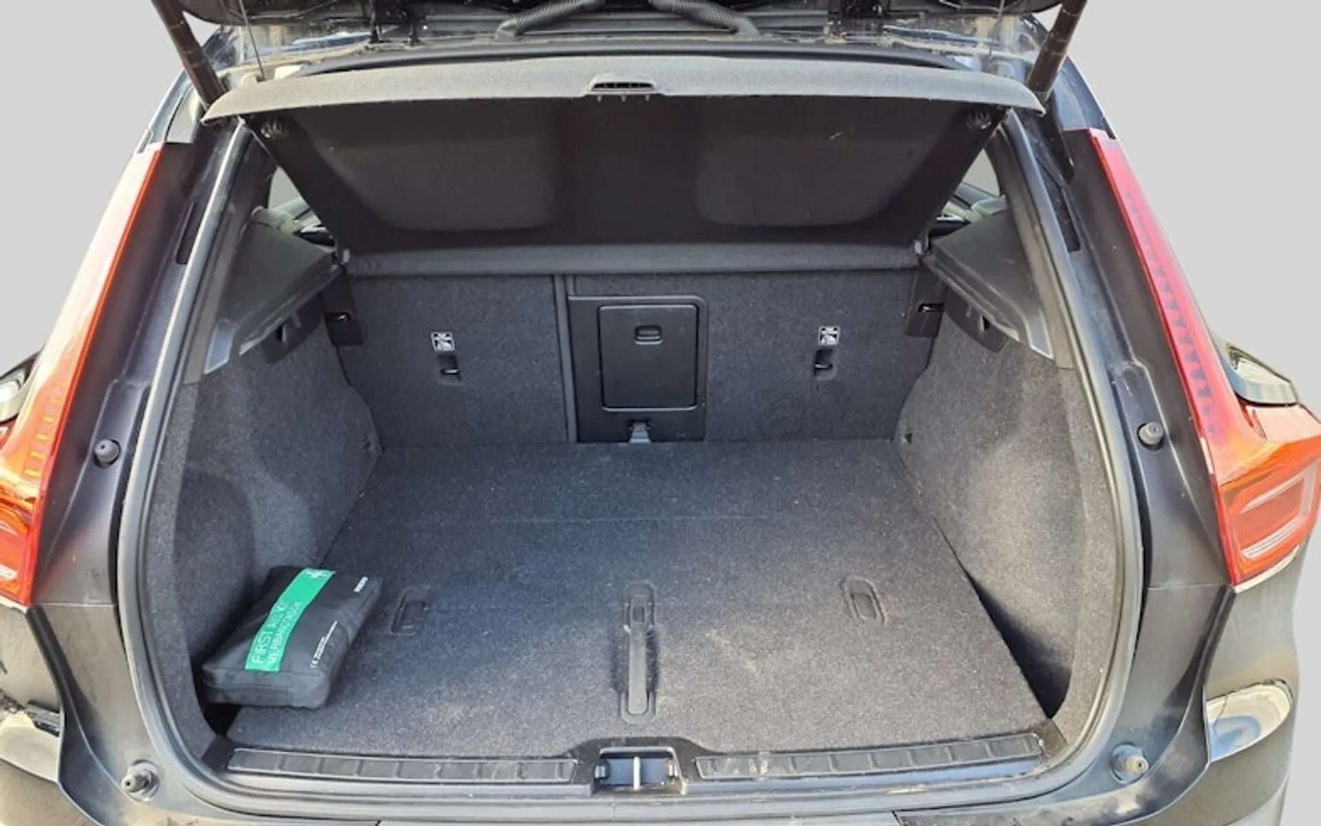 2022 VOLVO XC40 2022 VOLVO XC40