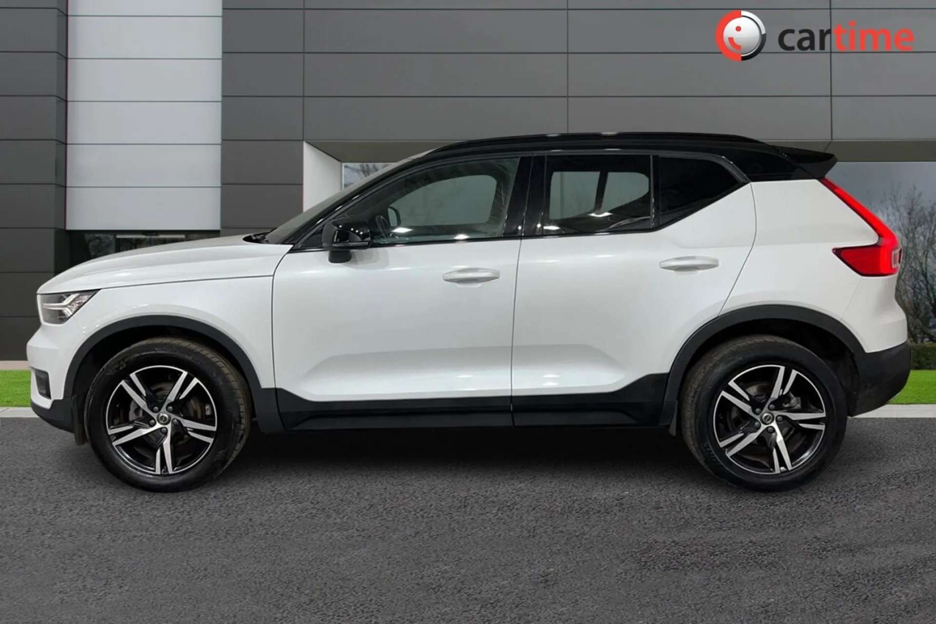 A 0 VOLVO XC40 1.5 T3 R-DESIGN 5d 161 BHP LED Headlights, 9-Inch Touchscreen, Rear Park Assist, DAB Digital Radio, Privacy Glass Crystal White, 18-Inch Alloy Wheels A 0 VOLVO XC40 1.5 T3 R-DESIGN 5d 161 BHP LED Headlights, 9-Inch Touchscreen, Rear Park Assist, DAB Digital Radio, Privacy Glass Crystal White, 18-Inch Alloy Wheels
