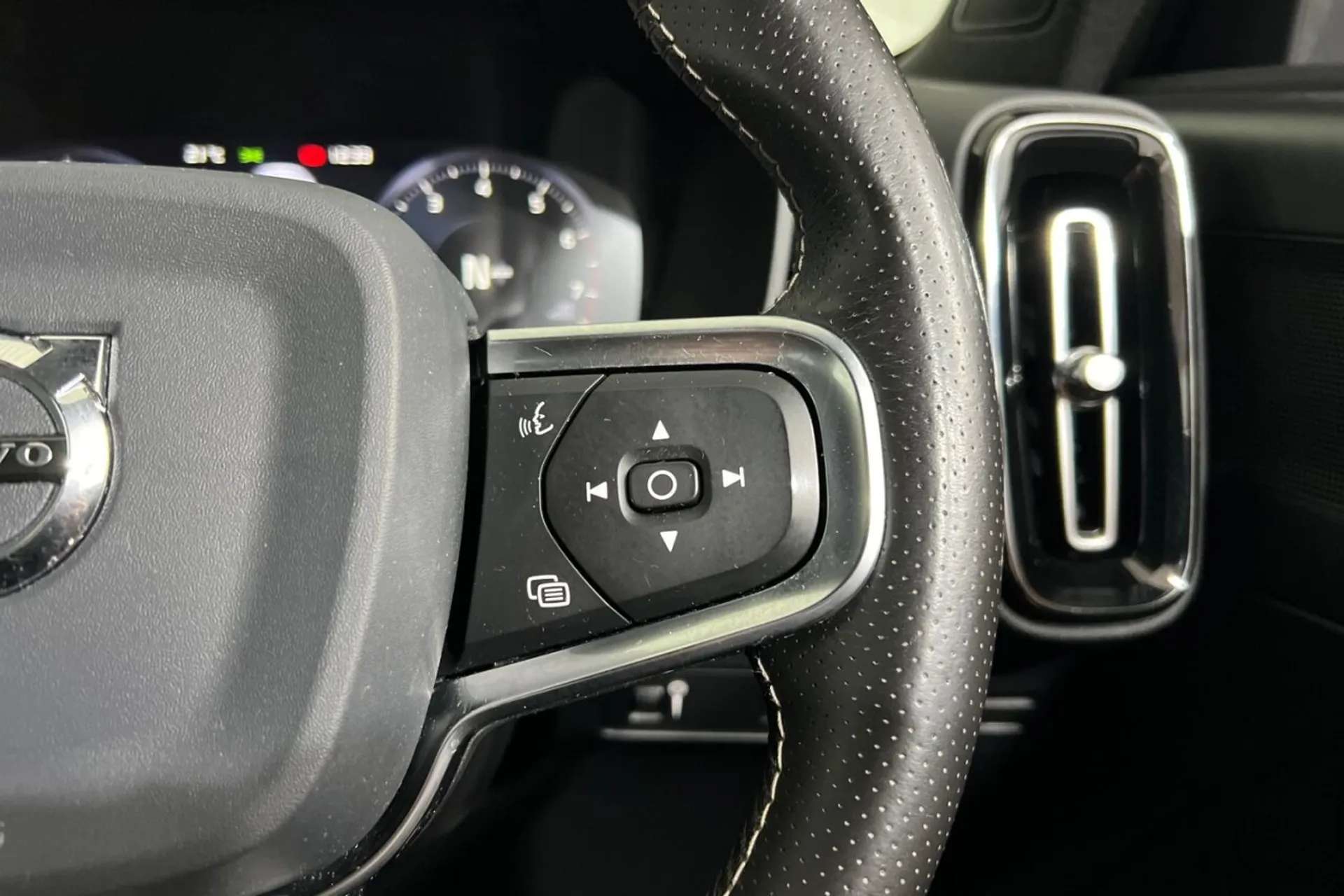 0 VOLVO XC40 0 VOLVO XC40