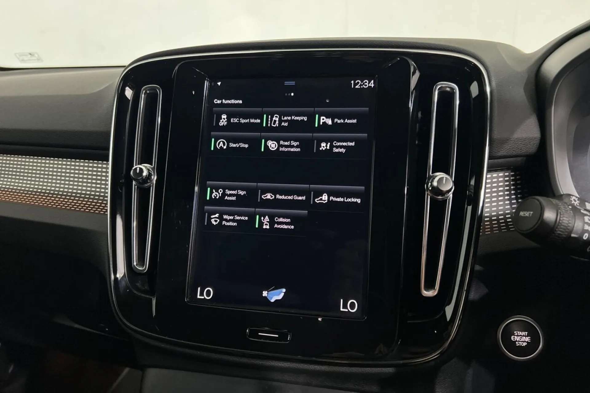 0 VOLVO XC40 0 VOLVO XC40