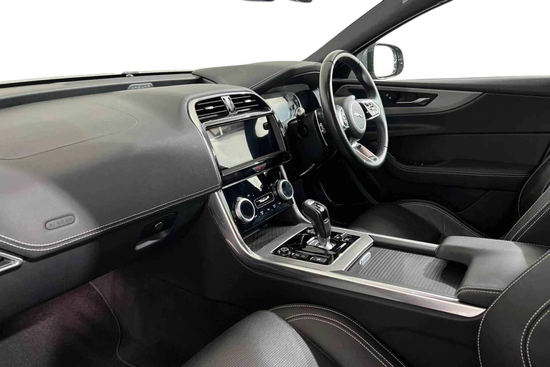 2019 JAGUAR XE 2019 JAGUAR XE