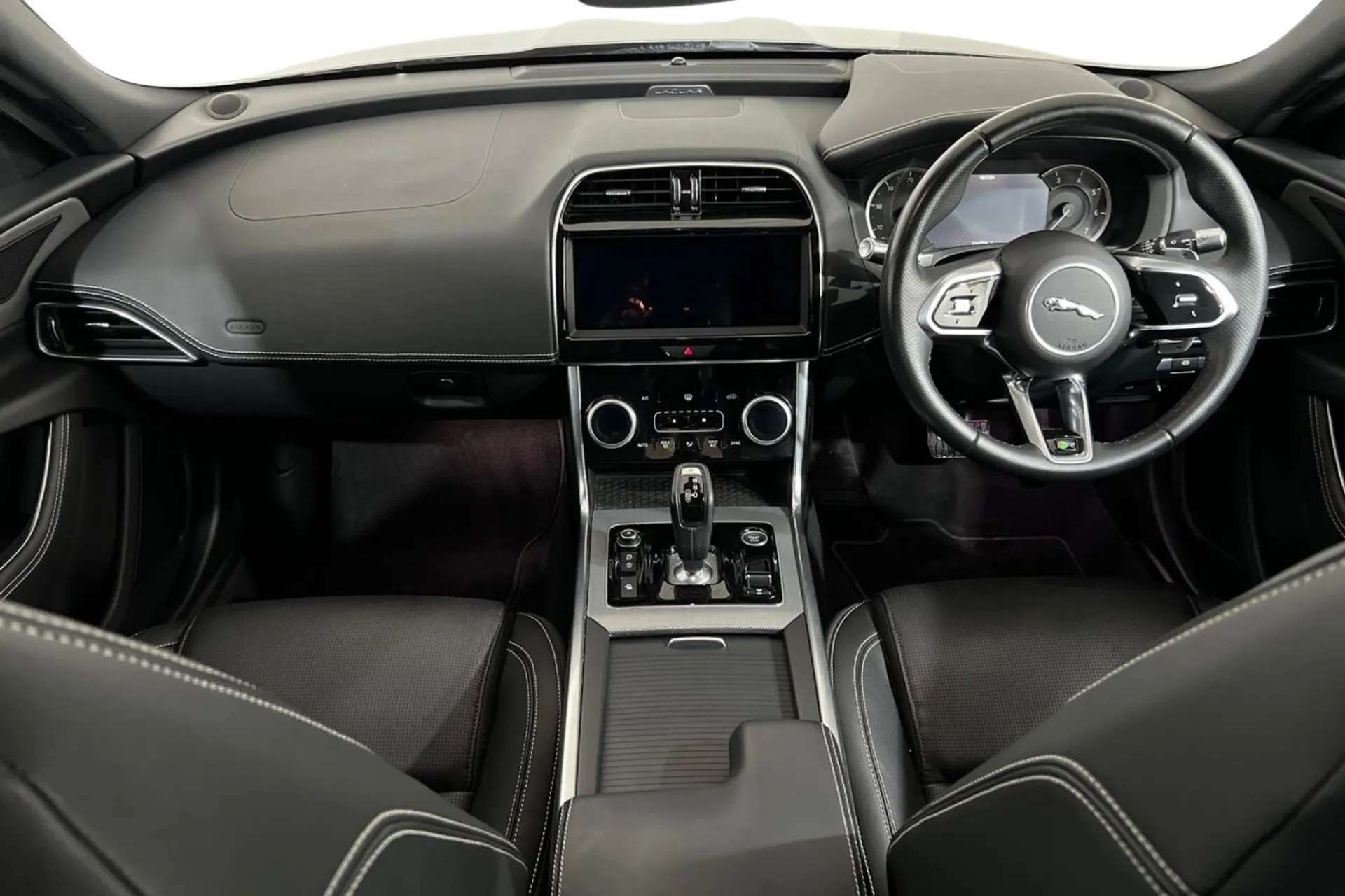 2019 JAGUAR XE 2019 JAGUAR XE