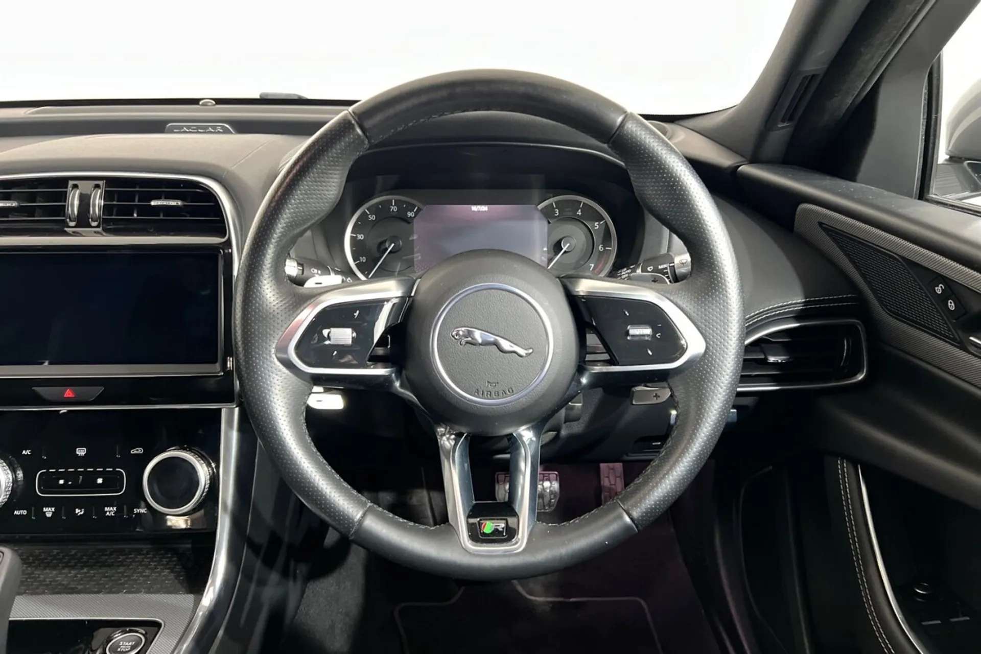 2019 JAGUAR XE 2019 JAGUAR XE