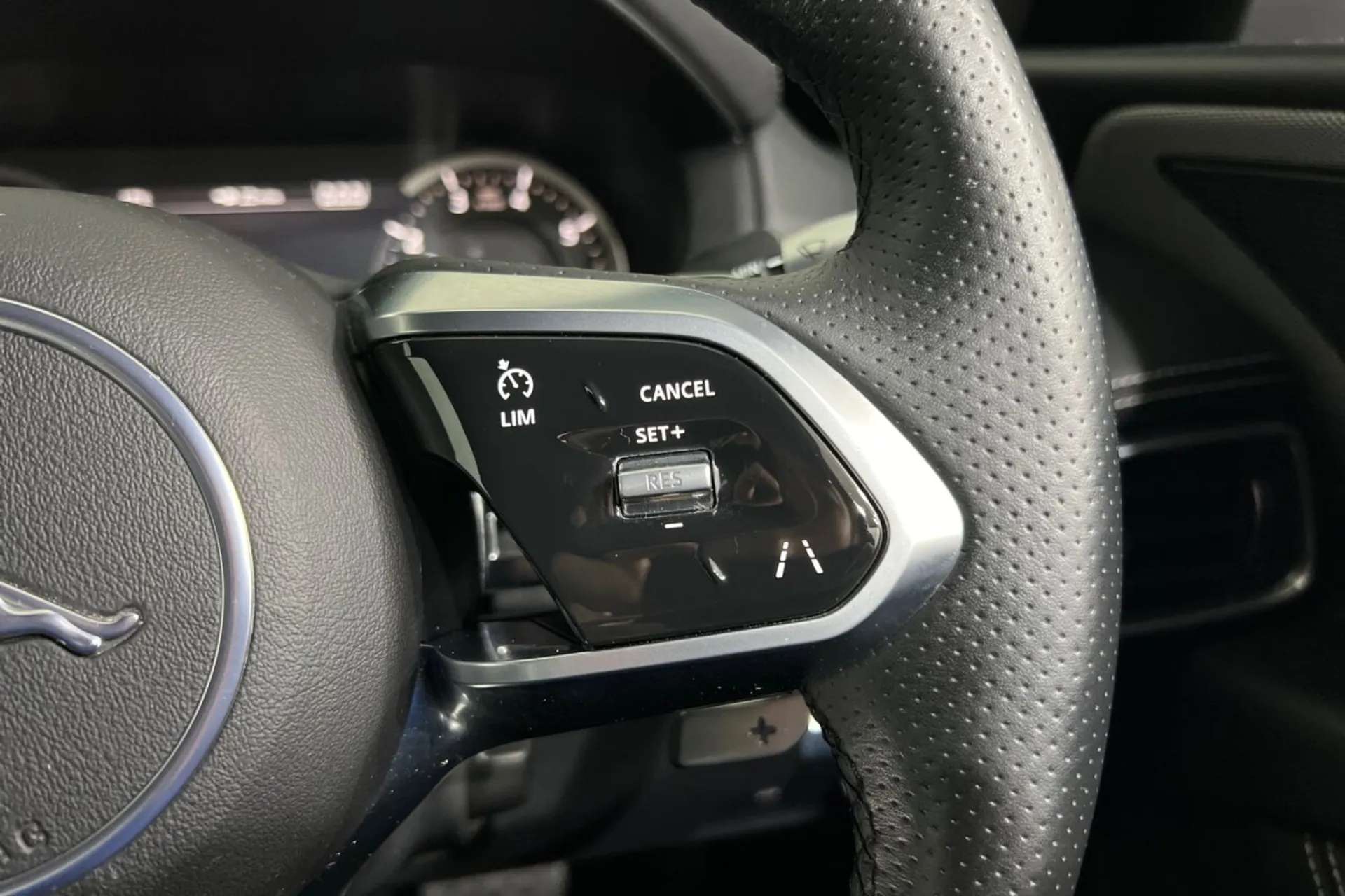 2019 JAGUAR XE 2019 JAGUAR XE