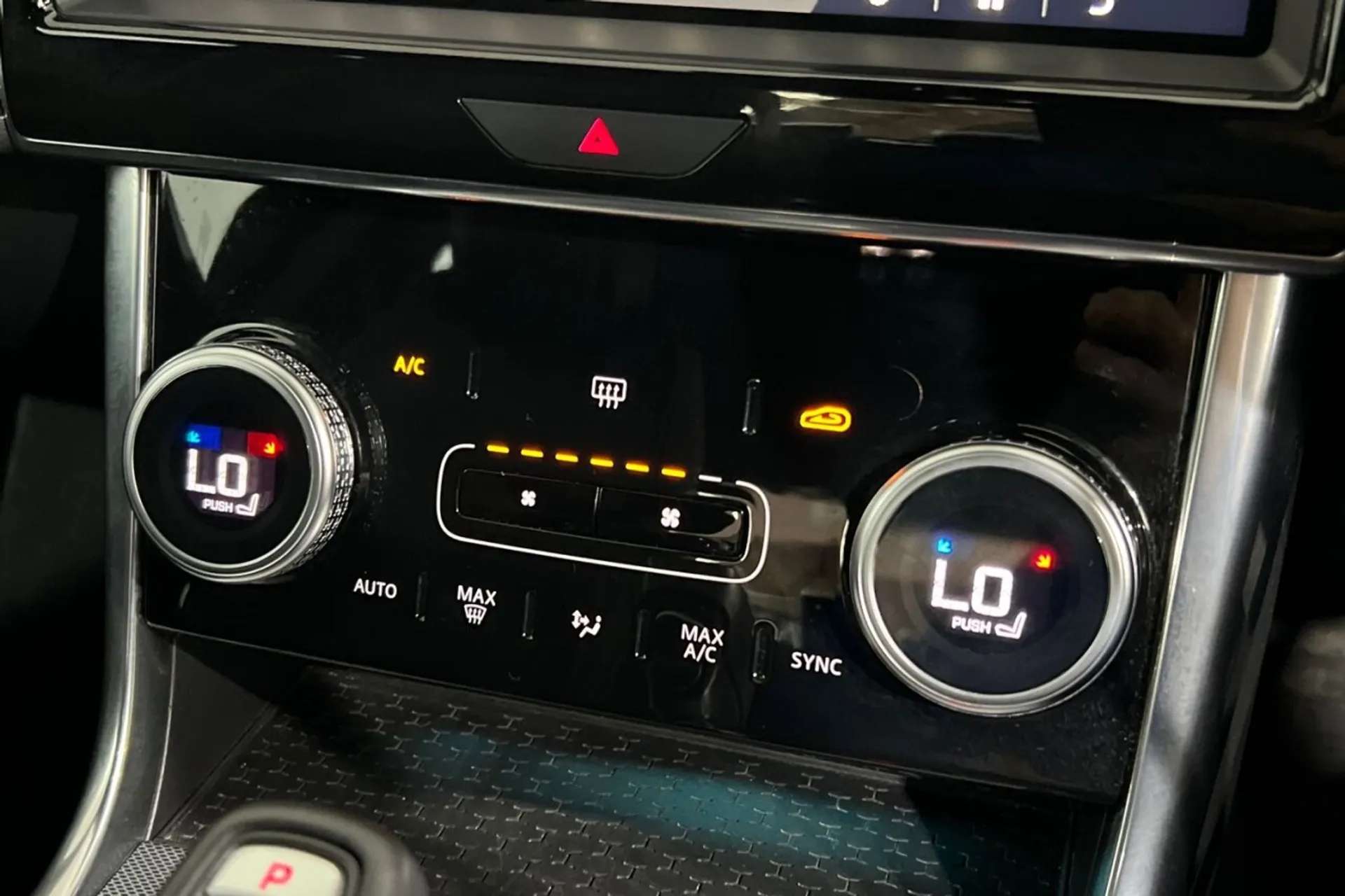 2019 JAGUAR XE 2019 JAGUAR XE