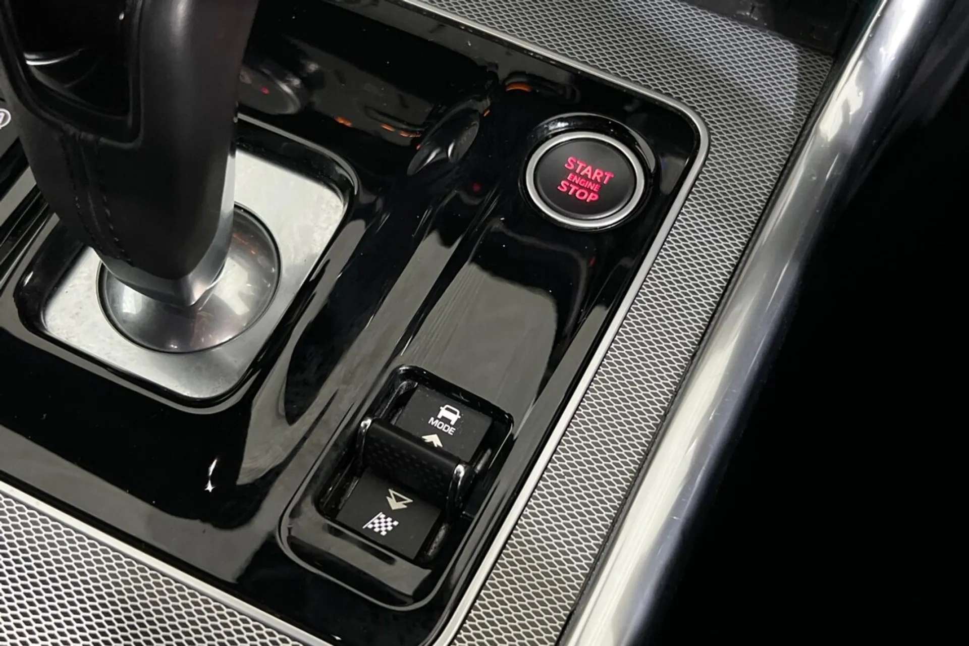 2019 JAGUAR XE 2019 JAGUAR XE