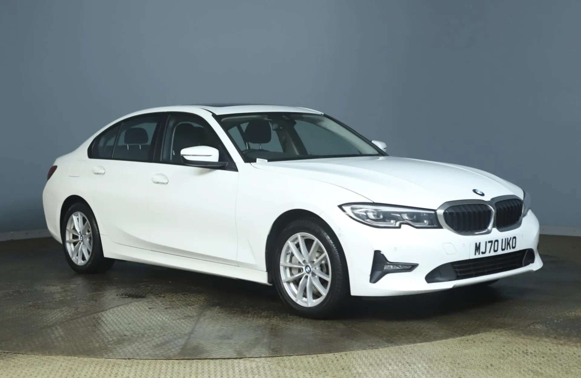 A 2020 BMW 3 SERIES 2.0 330E SE PRO 4d 288 BHP Three Zone Climate, BMW Navigation, Adaptive LED Headlights, DAB Digital Radio, Apple CarPlay Alpine White, 17-Inch Alloy W A 2020 BMW 3 SERIES 2.0 330E SE PRO 4d 288 BHP Three Zone Climate, BMW Navigation, Adaptive LED Headlights, DAB Digital Radio, Apple CarPlay Alpine White, 17-Inch Alloy W