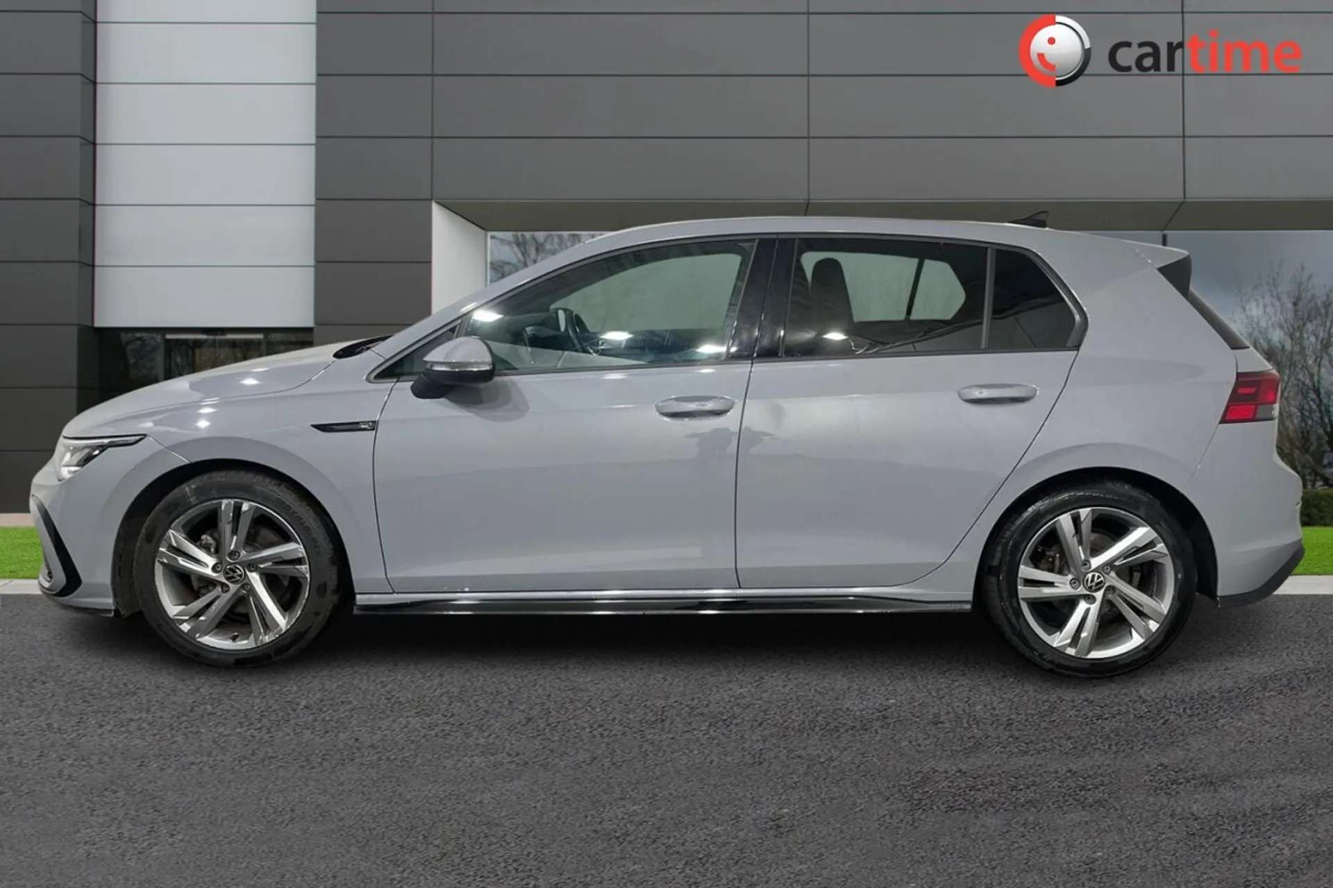 A 2021 VOLKSWAGEN GOLF 1.5 R-LINE ETSI DSG 5d 148 BHP Touchscreen, Front / Rear Park Sensors, Apple CarPlay / Android Auto, Adaptive Cruise, Wireless Charging Urano Grey, 17 A 2021 VOLKSWAGEN GOLF 1.5 R-LINE ETSI DSG 5d 148 BHP Touchscreen, Front / Rear Park Sensors, Apple CarPlay / Android Auto, Adaptive Cruise, Wireless Charging Urano Grey, 17