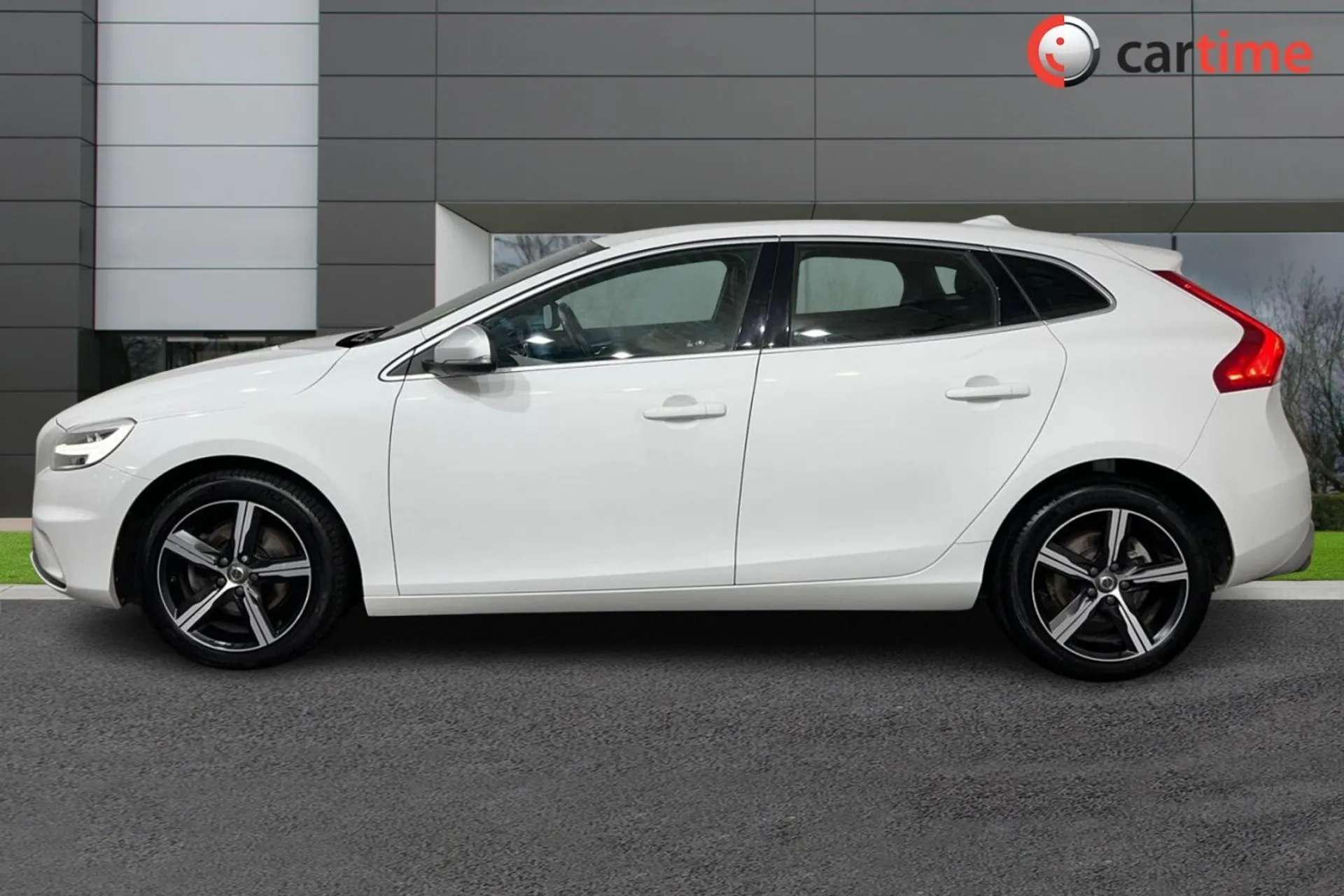 A 2017 VOLVO V40 2.0 T2 R-DESIGN NAV PLUS 5d 120 BHP Satellite Navigation, DAB - Digital Radio, Bluetooth, Cruise Control, 17In Alloy Wheels Ice White, 17-Inch Alloy W A 2017 VOLVO V40 2.0 T2 R-DESIGN NAV PLUS 5d 120 BHP Satellite Navigation, DAB - Digital Radio, Bluetooth, Cruise Control, 17In Alloy Wheels Ice White, 17-Inch Alloy W